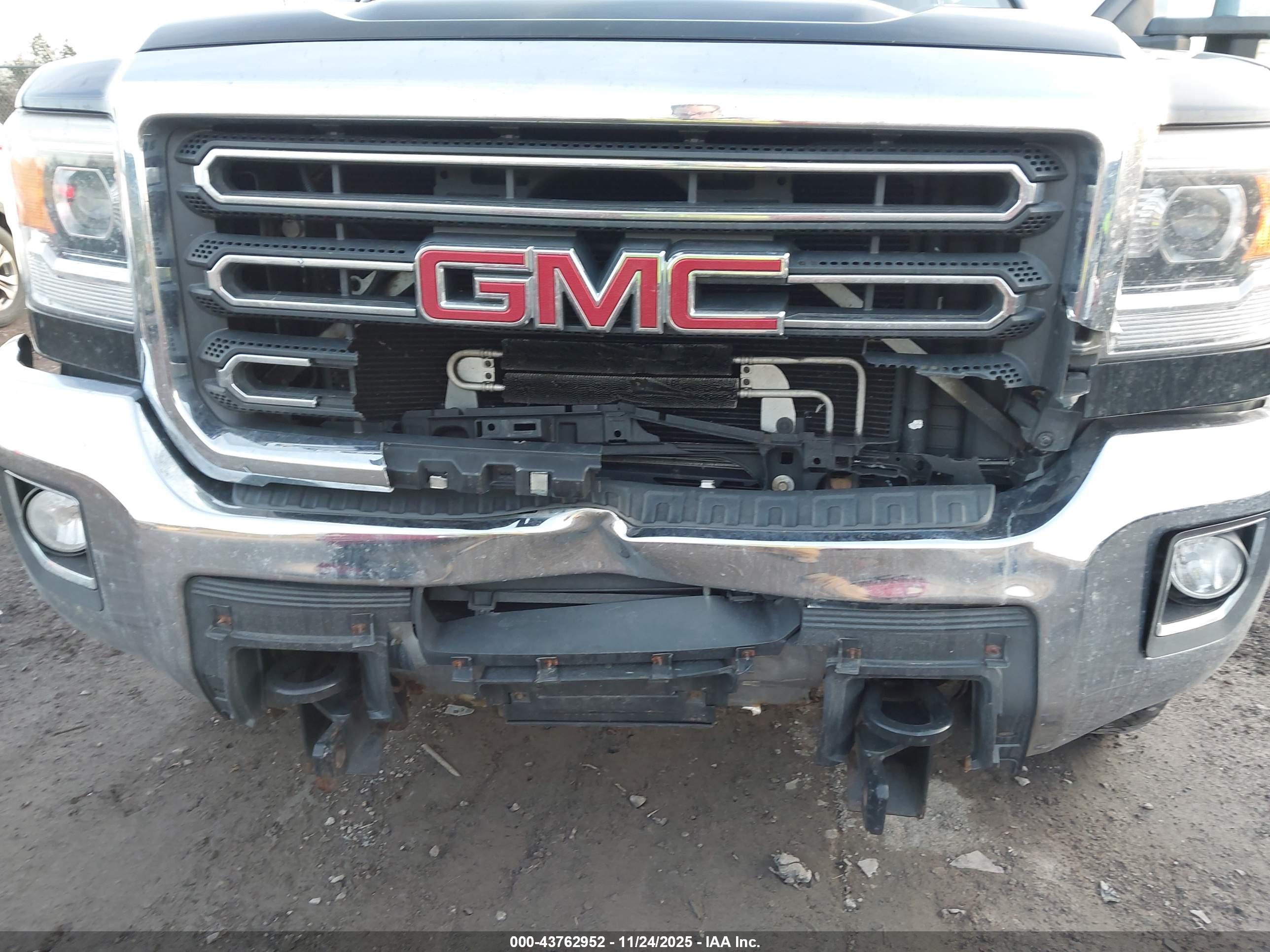 GMC SIERRA image 6