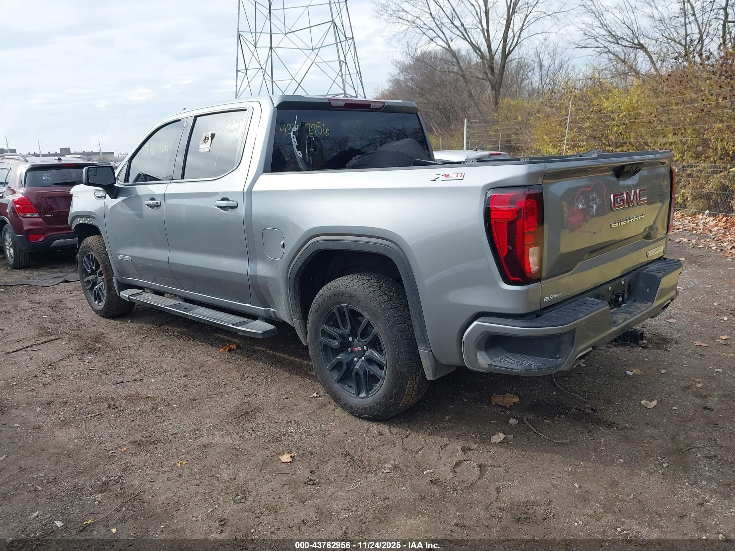 GMC SIERRA image 3