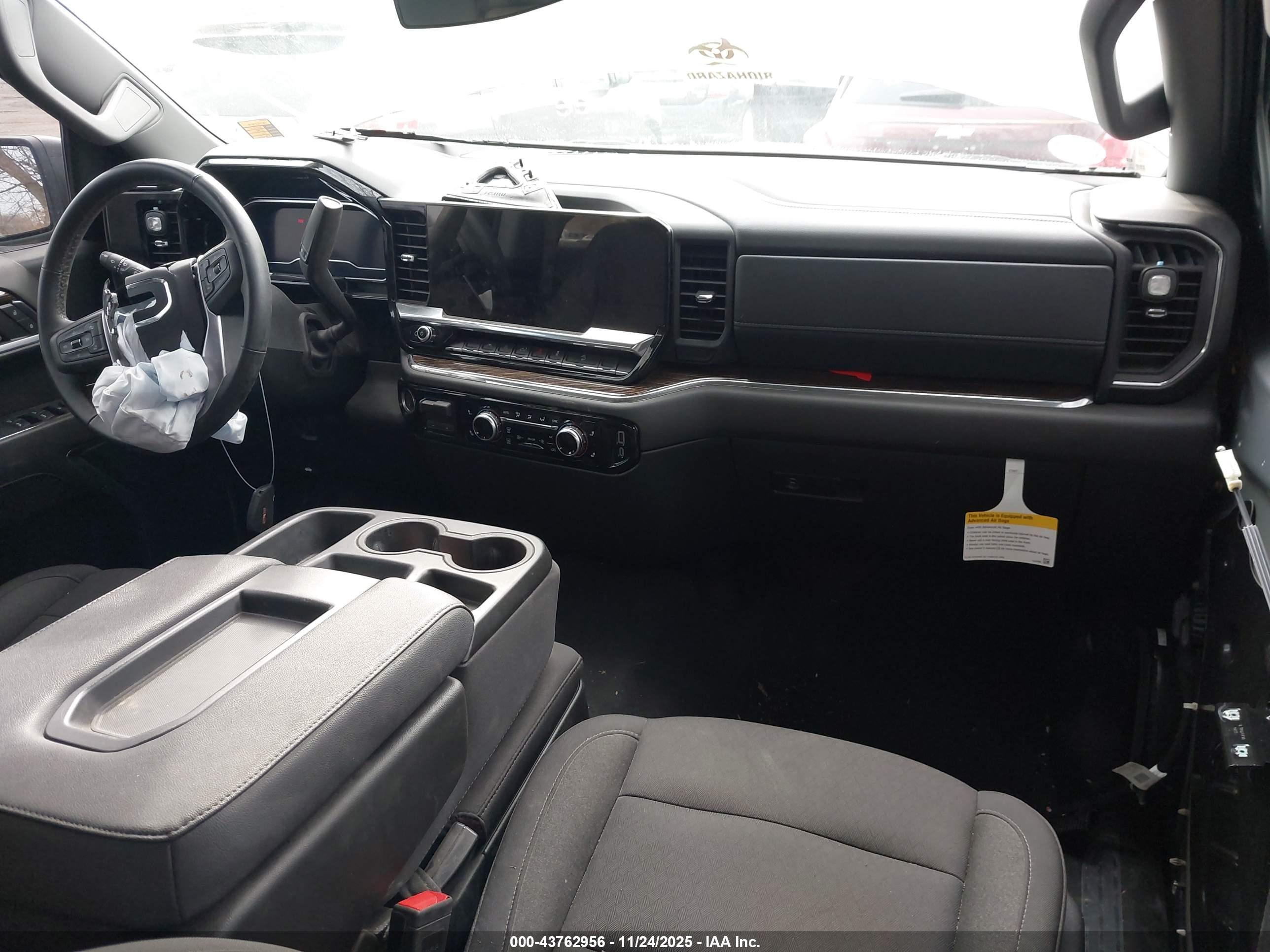 GMC SIERRA image 5