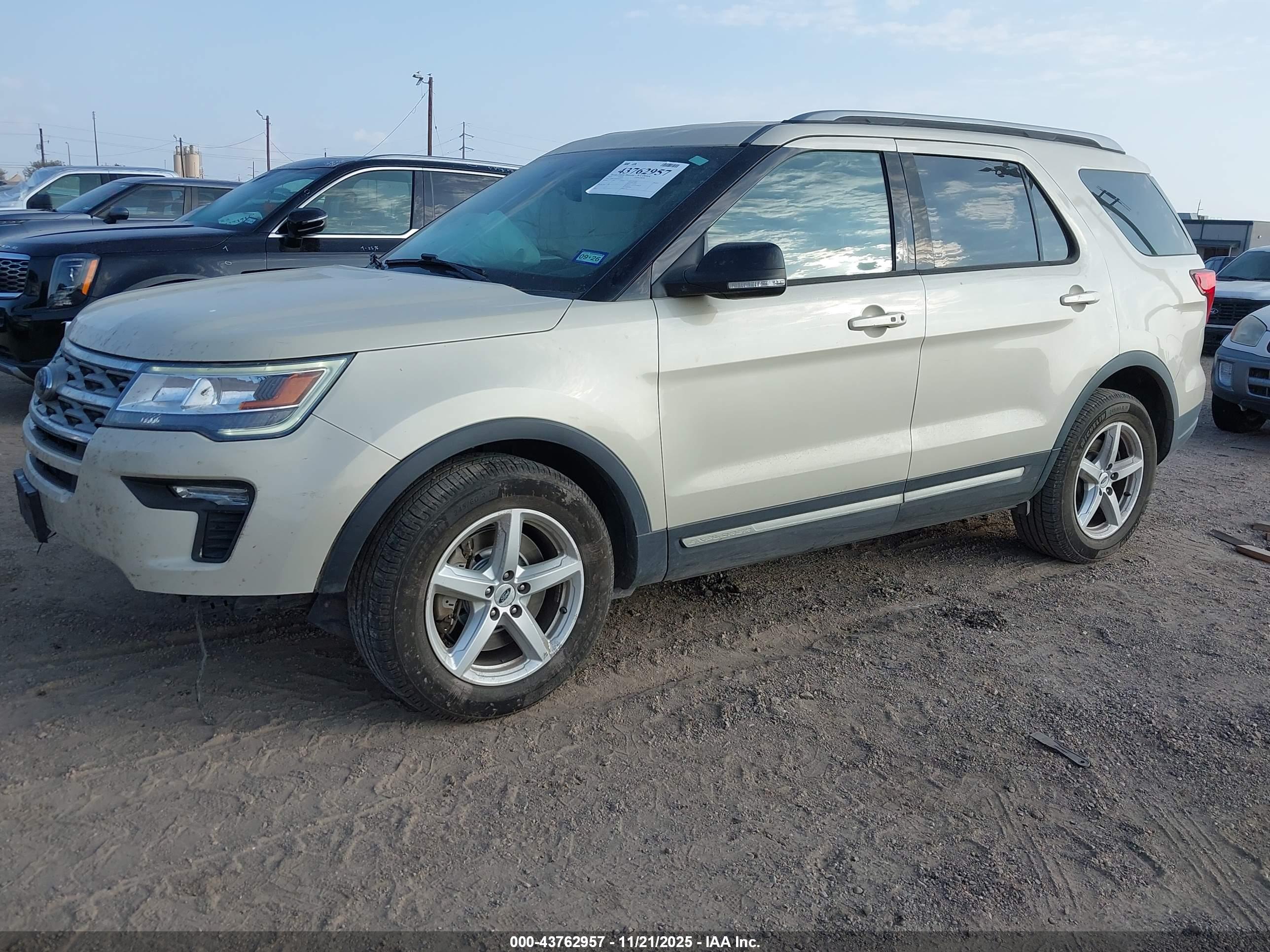 FORD EXPLORER image 2