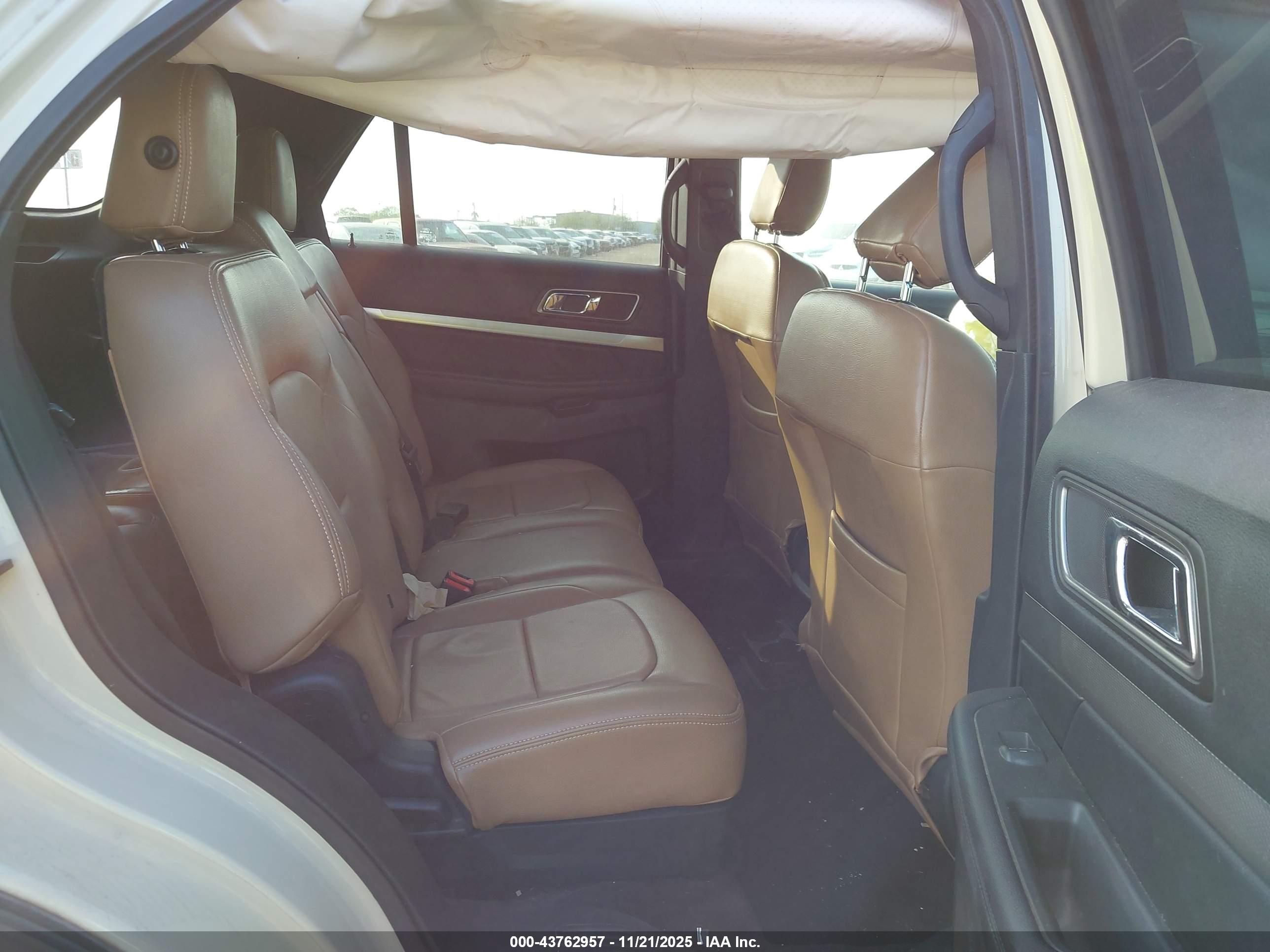FORD EXPLORER image 8