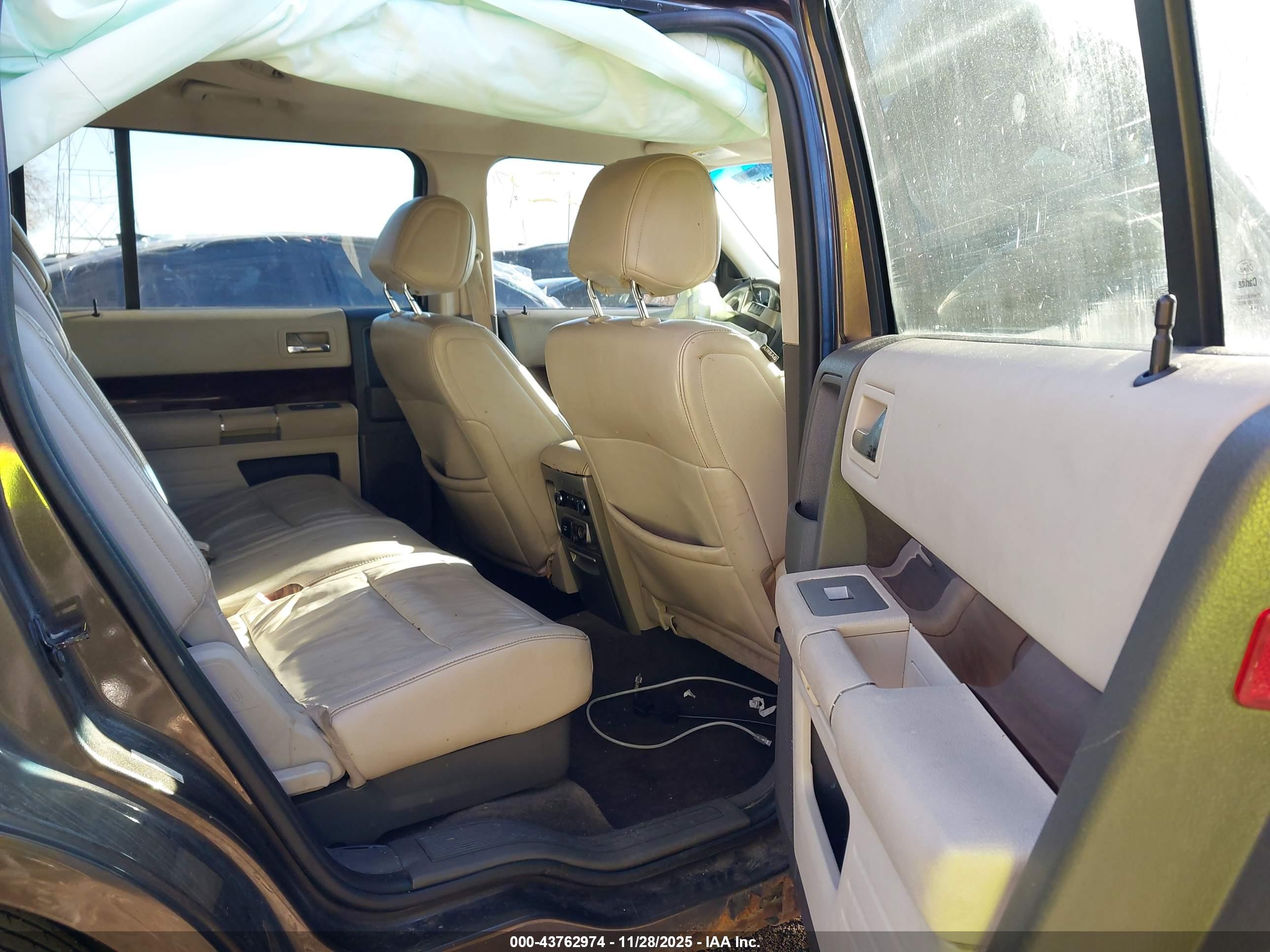 FORD FLEX image 8