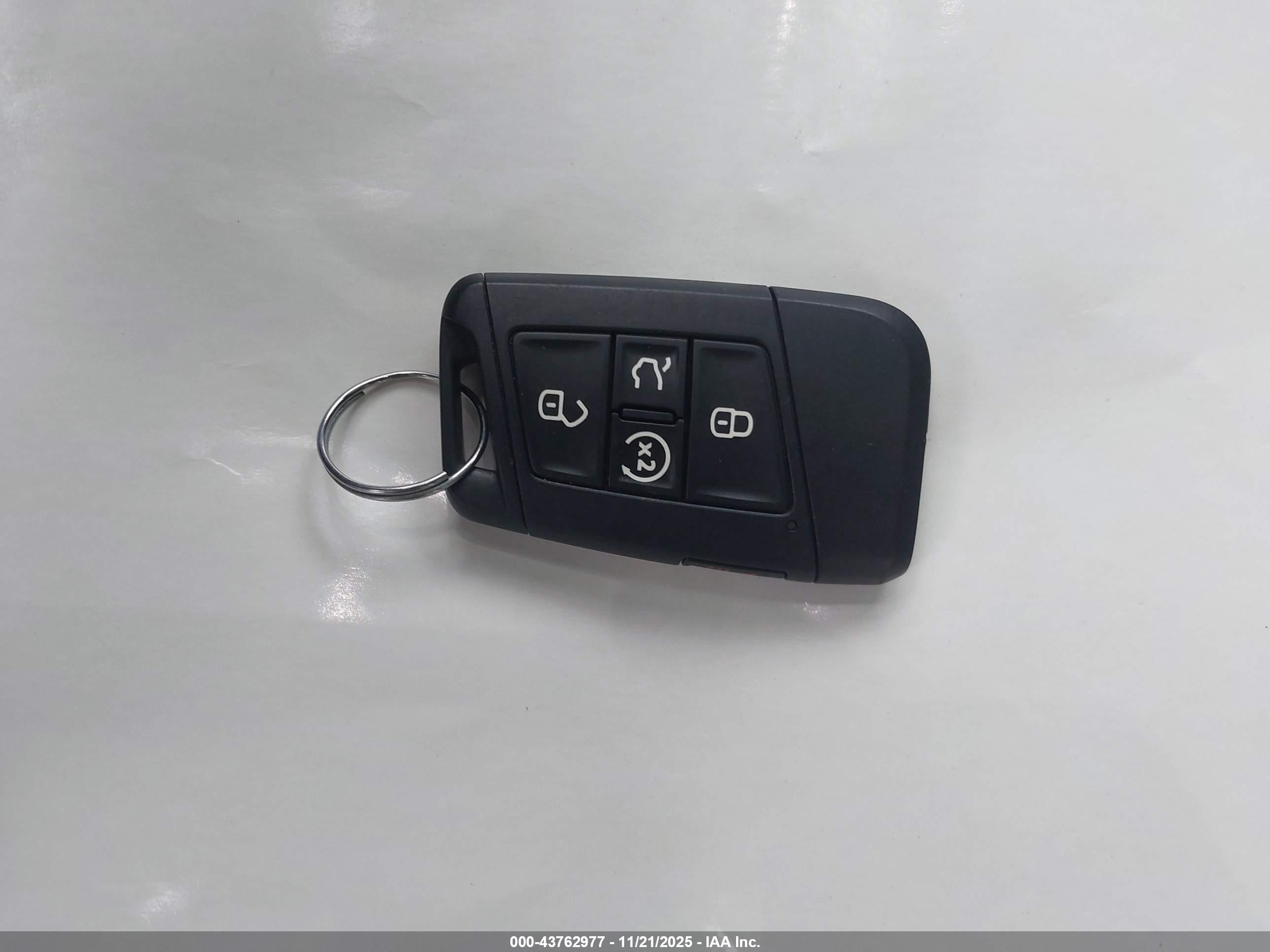VOLKSWAGEN TIGUAN image 11