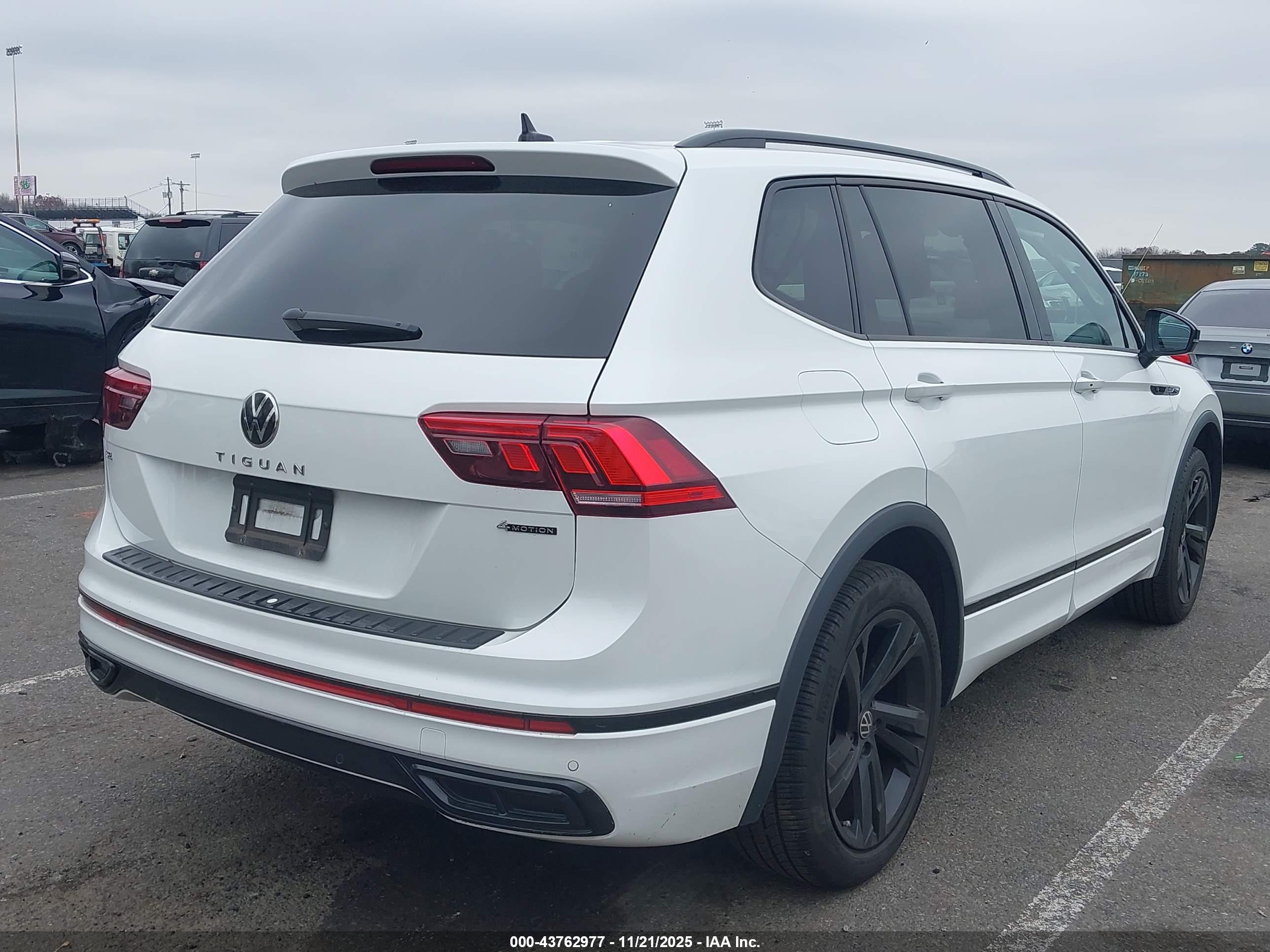 VOLKSWAGEN TIGUAN image 4