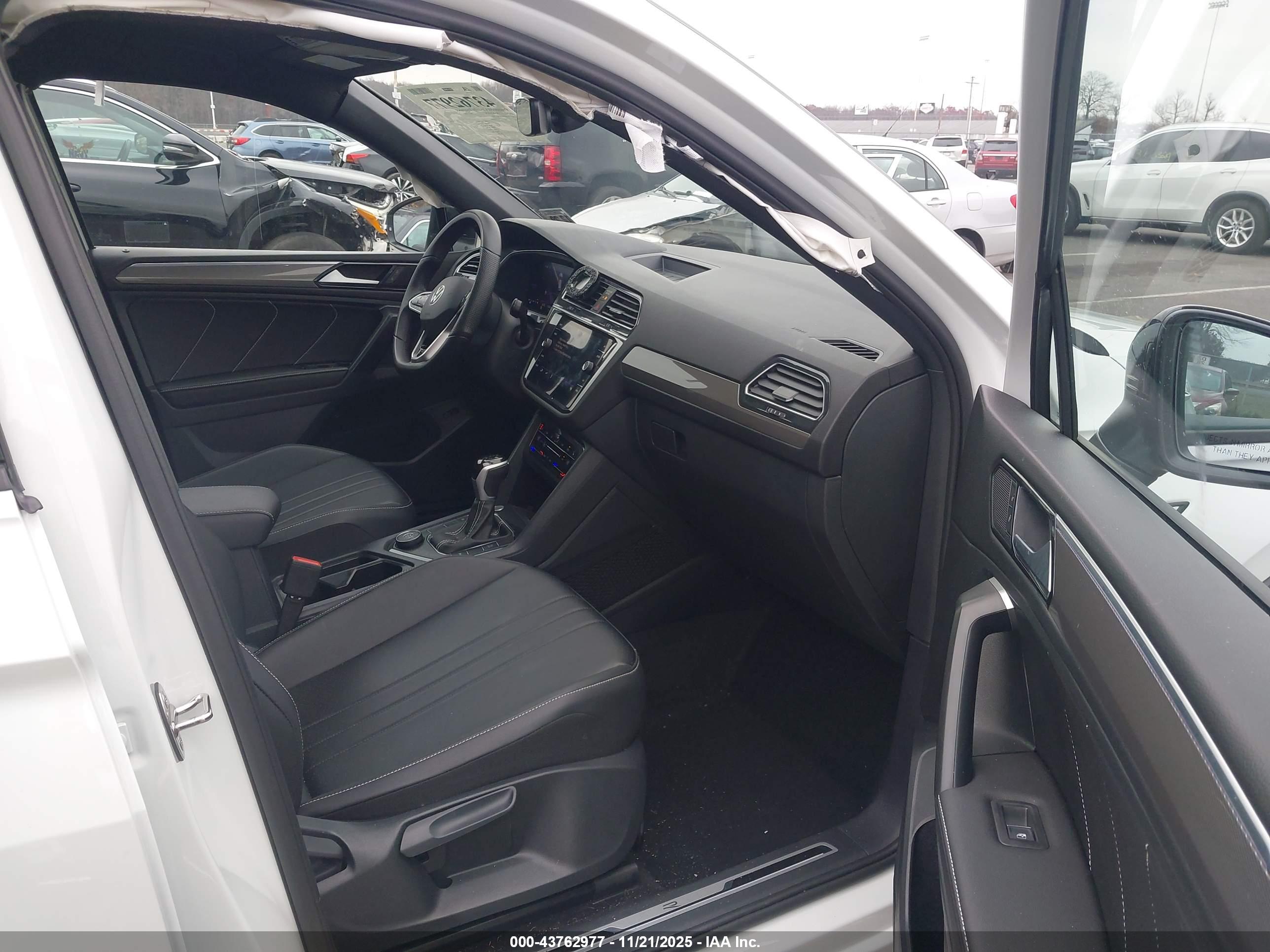 VOLKSWAGEN TIGUAN image 5
