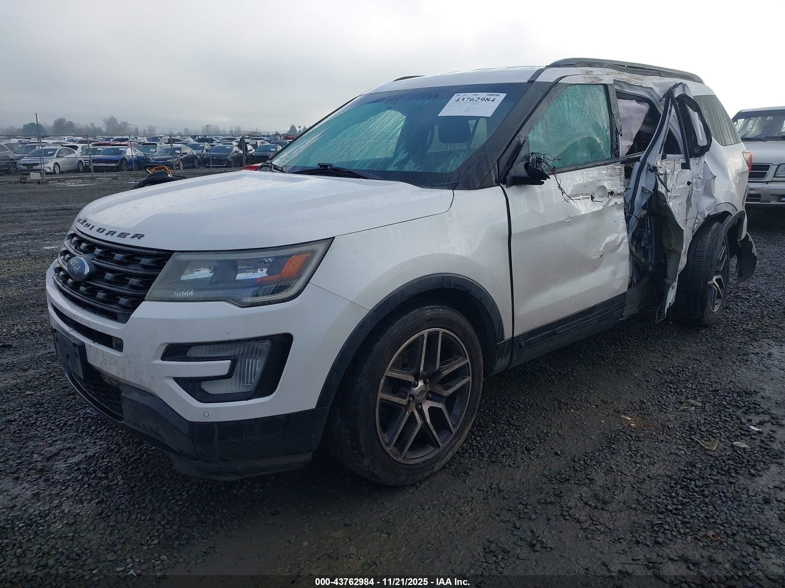 FORD EXPLORER image 2