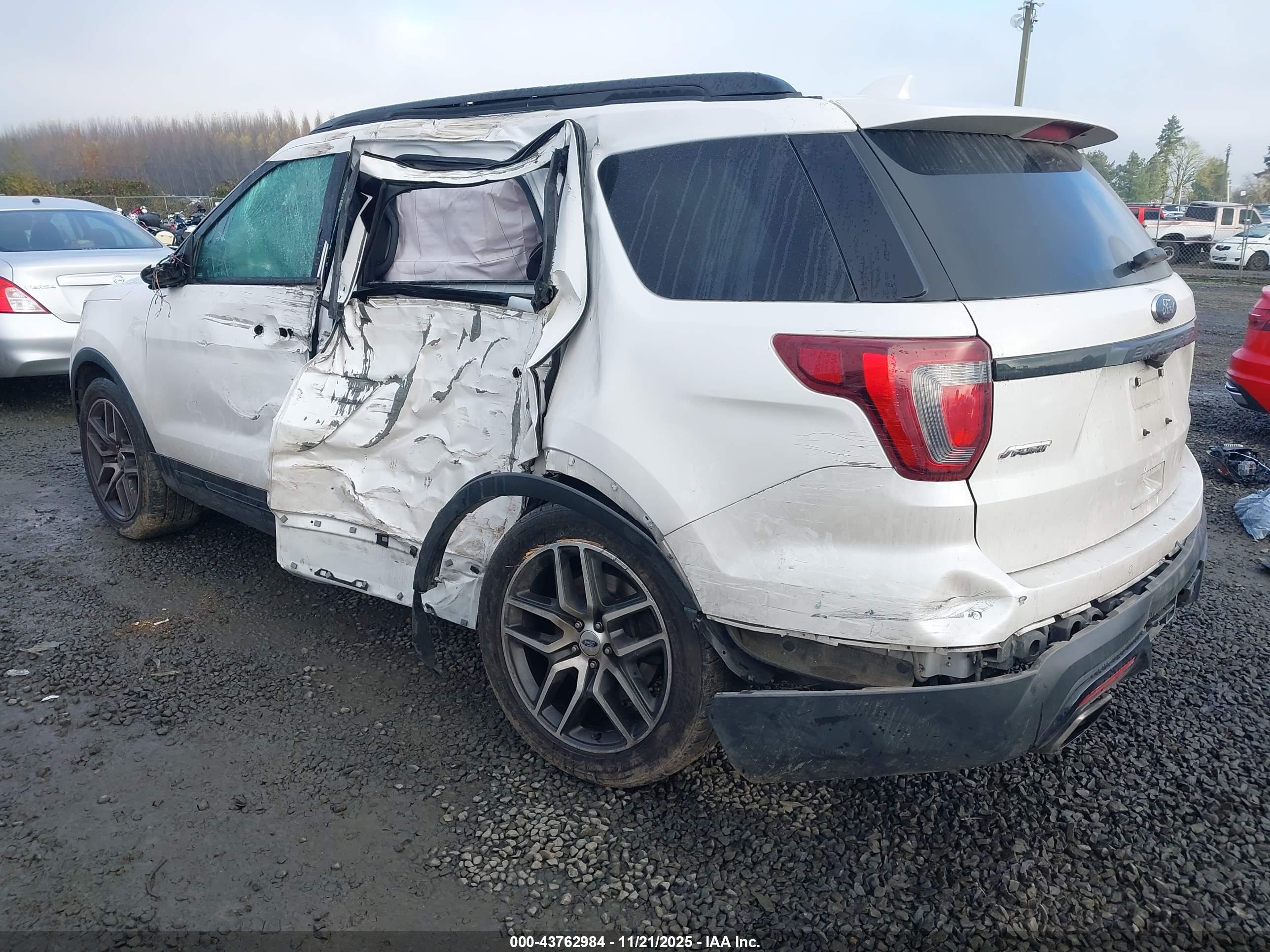 FORD EXPLORER image 3