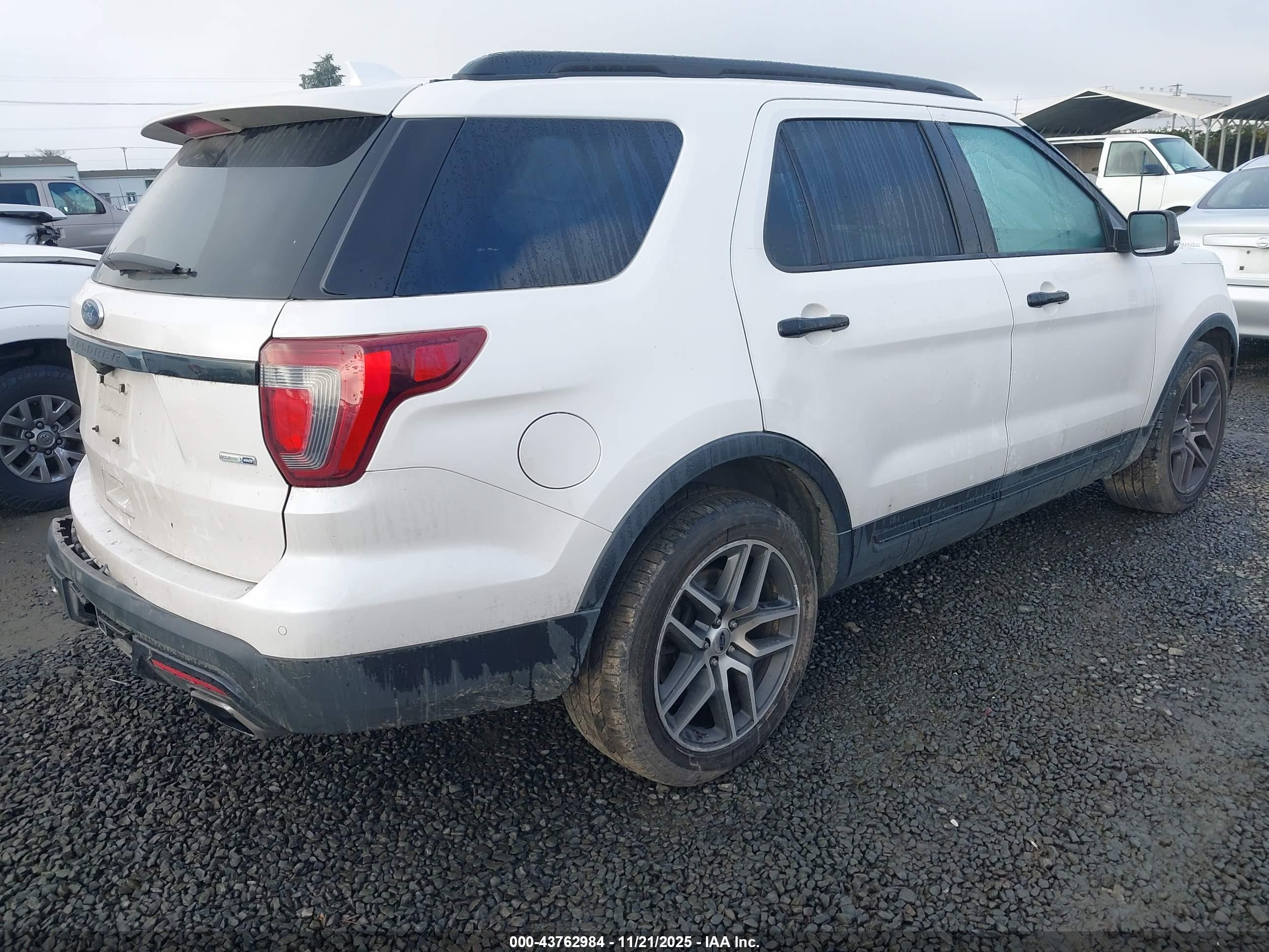 FORD EXPLORER image 4
