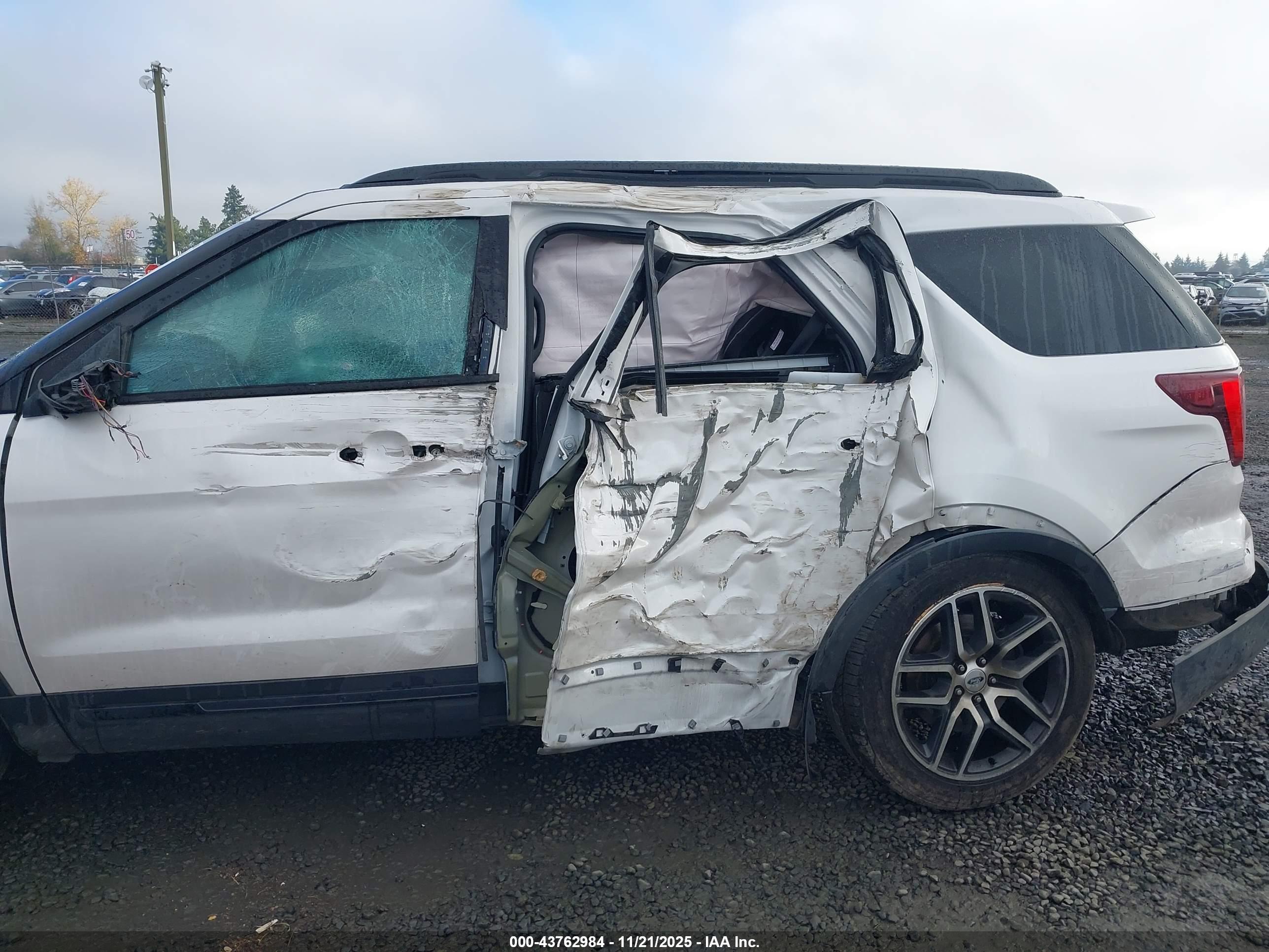 FORD EXPLORER image 6