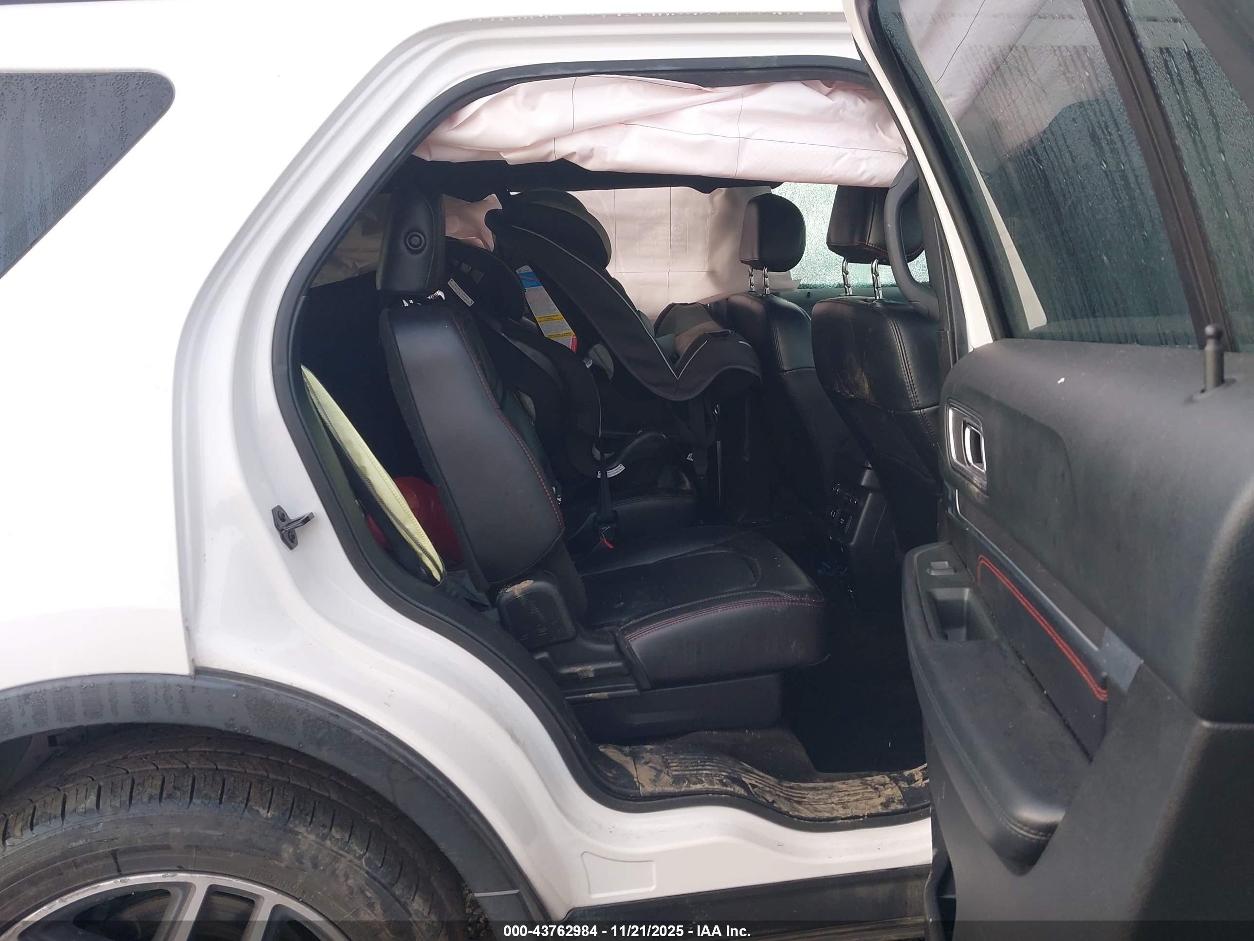 FORD EXPLORER image 8
