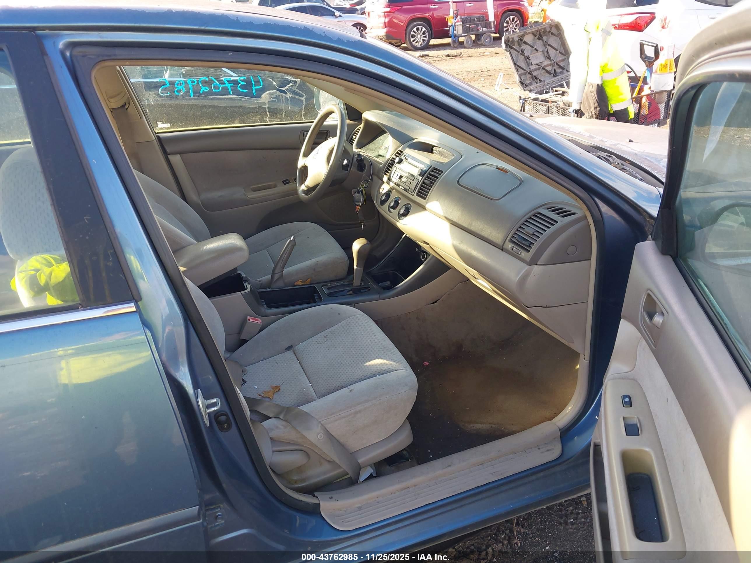 TOYOTA CAMRY image 5