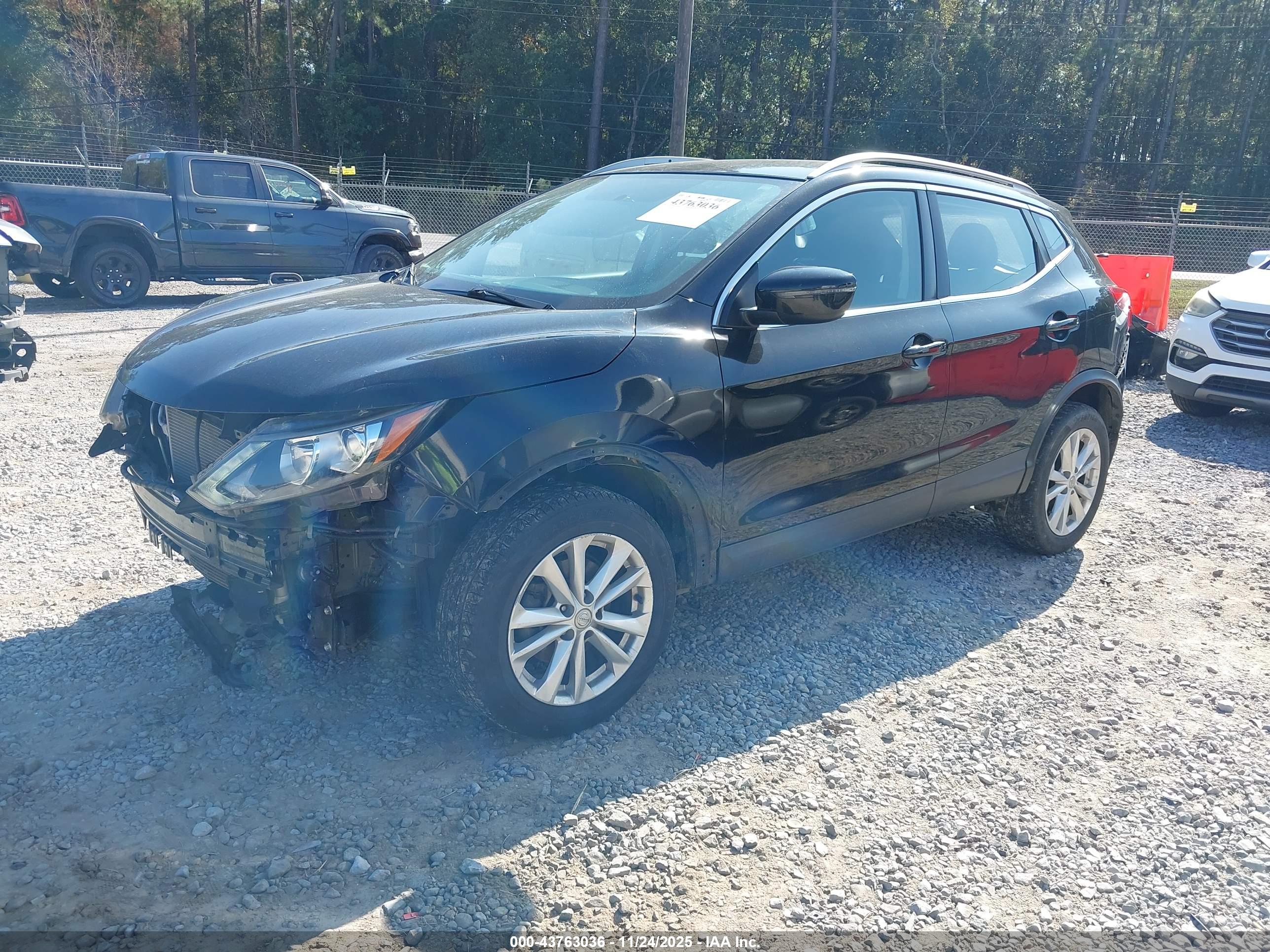 NISSAN ROGUE image 2