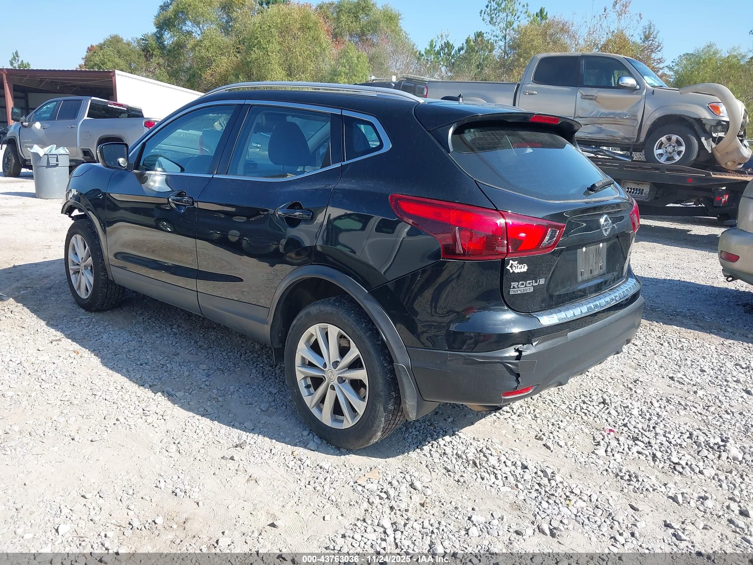 NISSAN ROGUE image 3