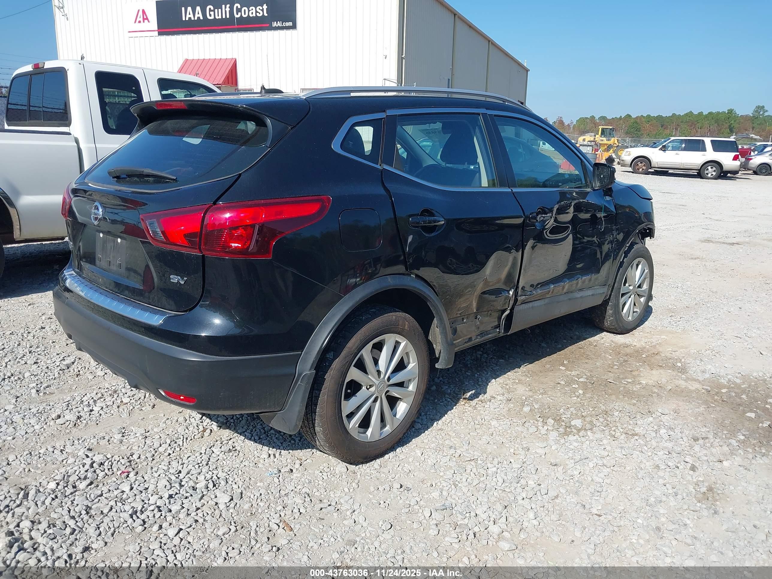 NISSAN ROGUE image 4