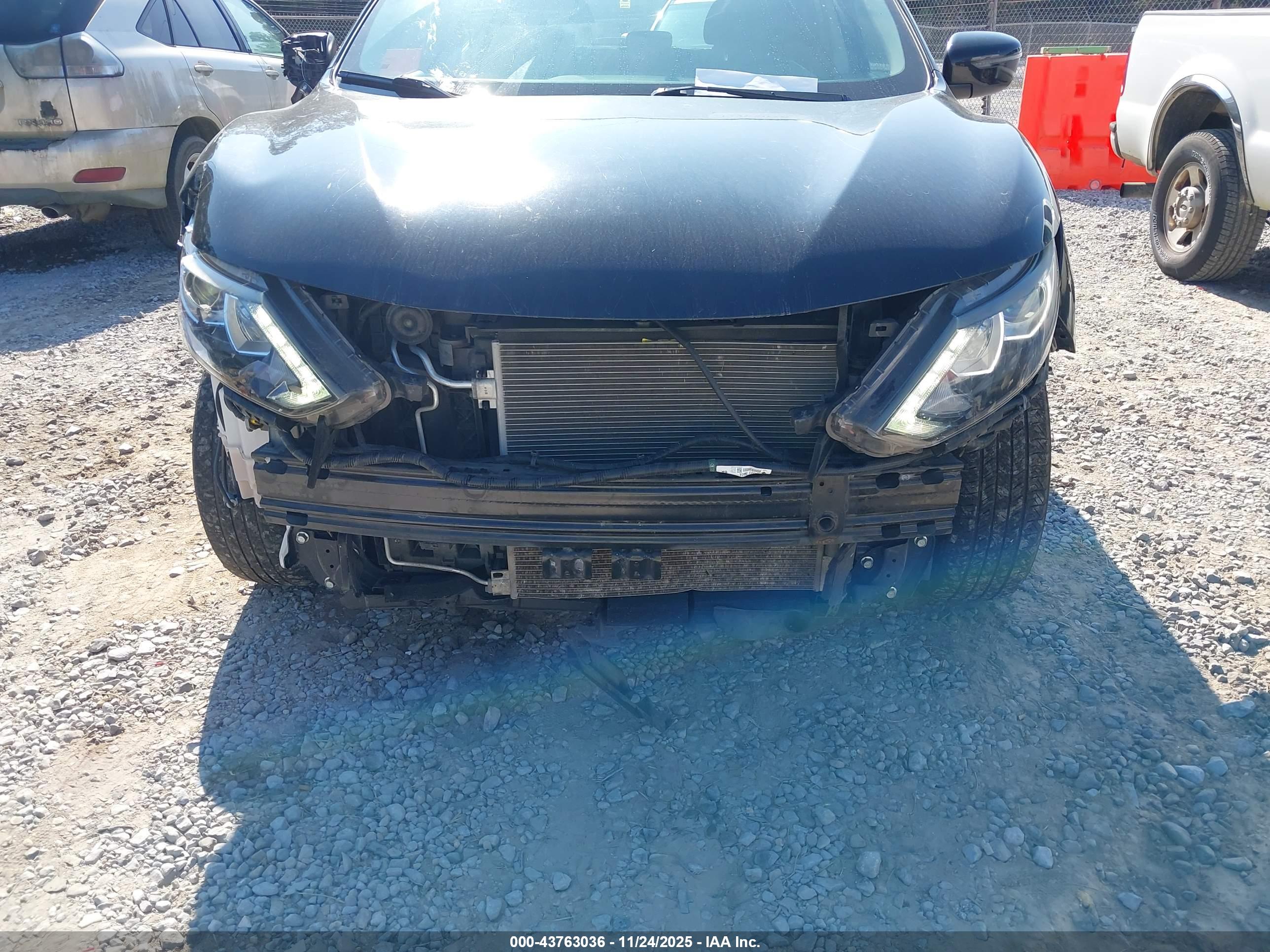 NISSAN ROGUE image 6