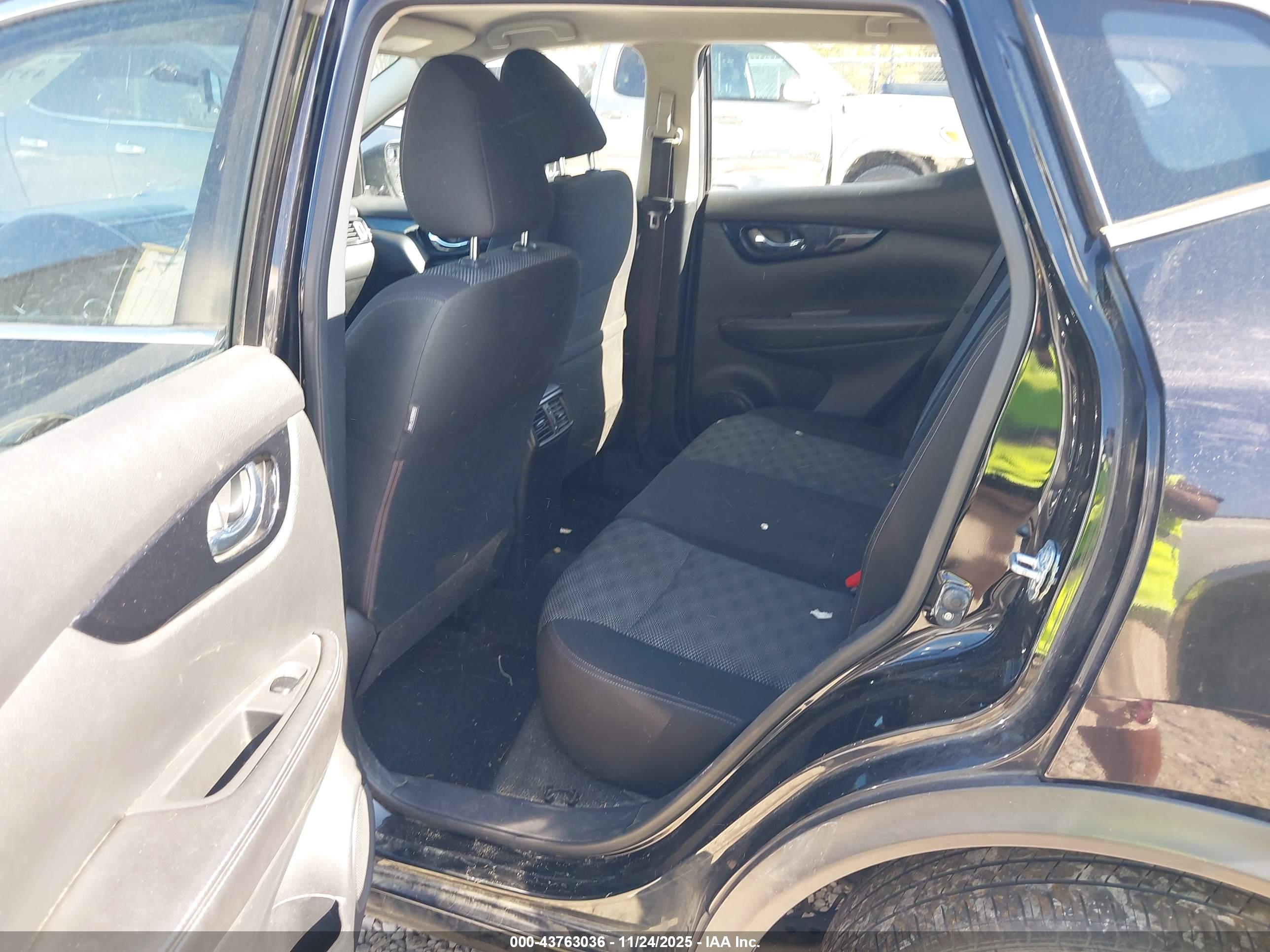 NISSAN ROGUE image 8