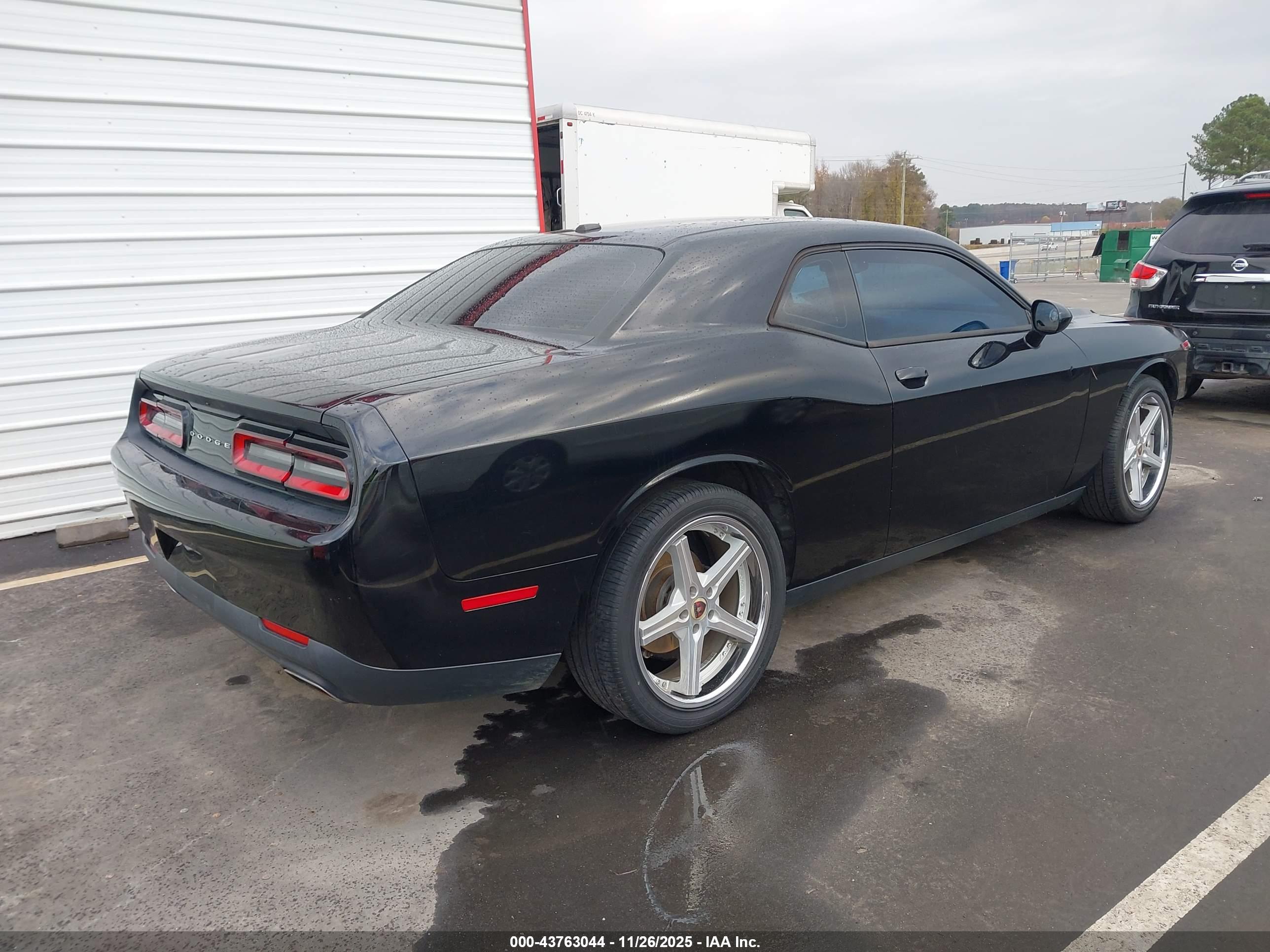 DODGE CHALLENGER image 4