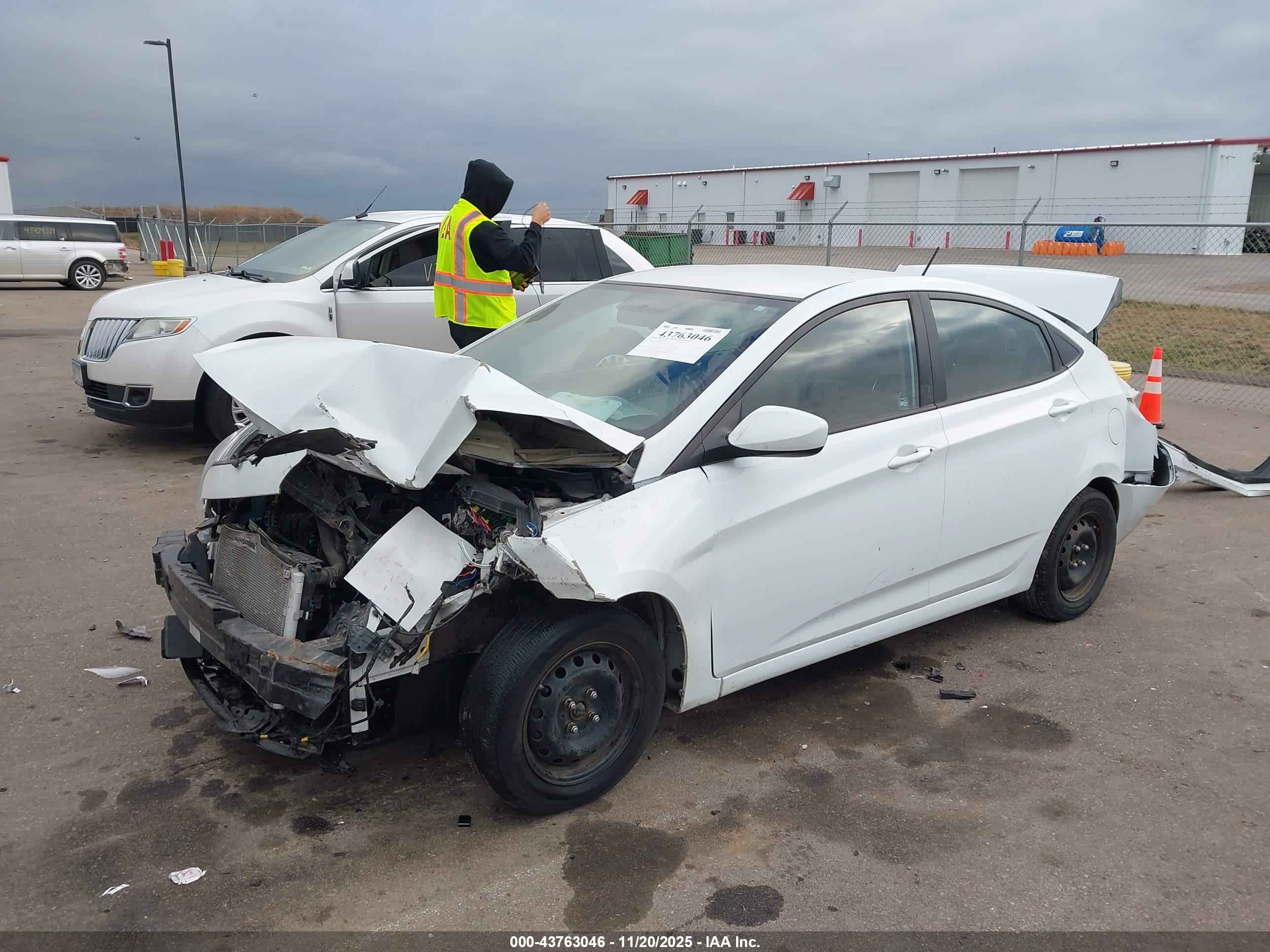 HYUNDAI ACCENT image 2