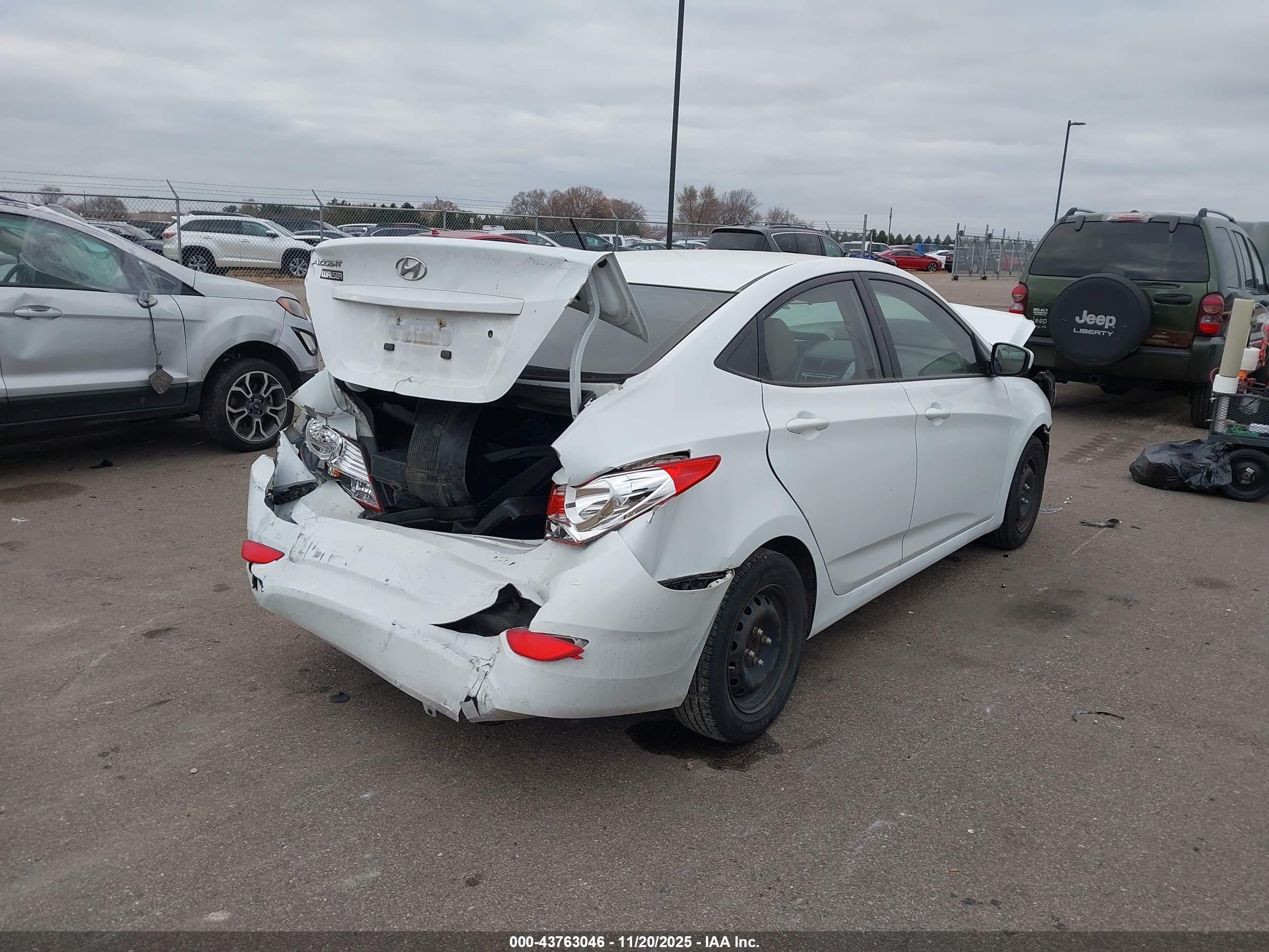 HYUNDAI ACCENT image 4