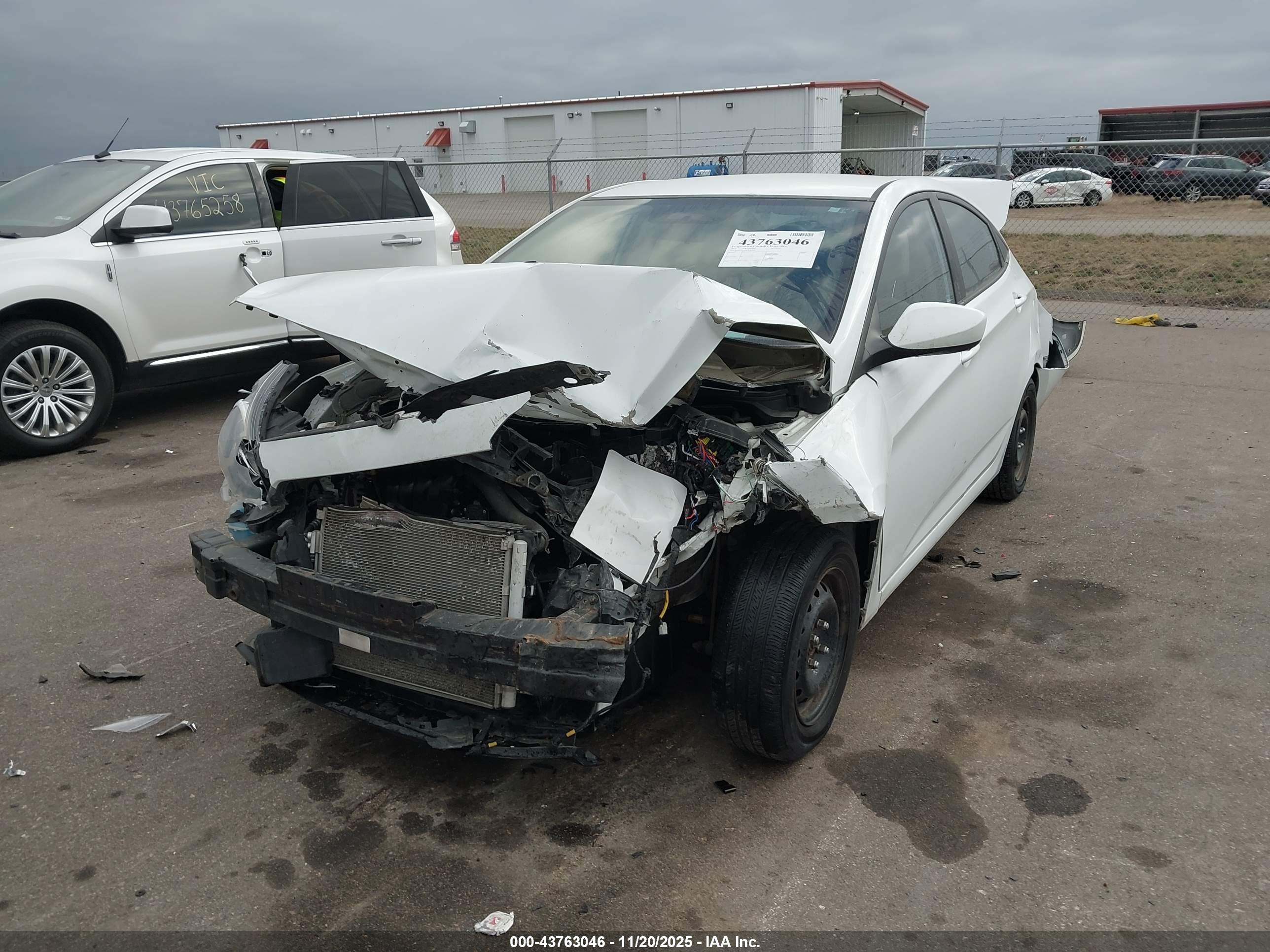 HYUNDAI ACCENT image 6