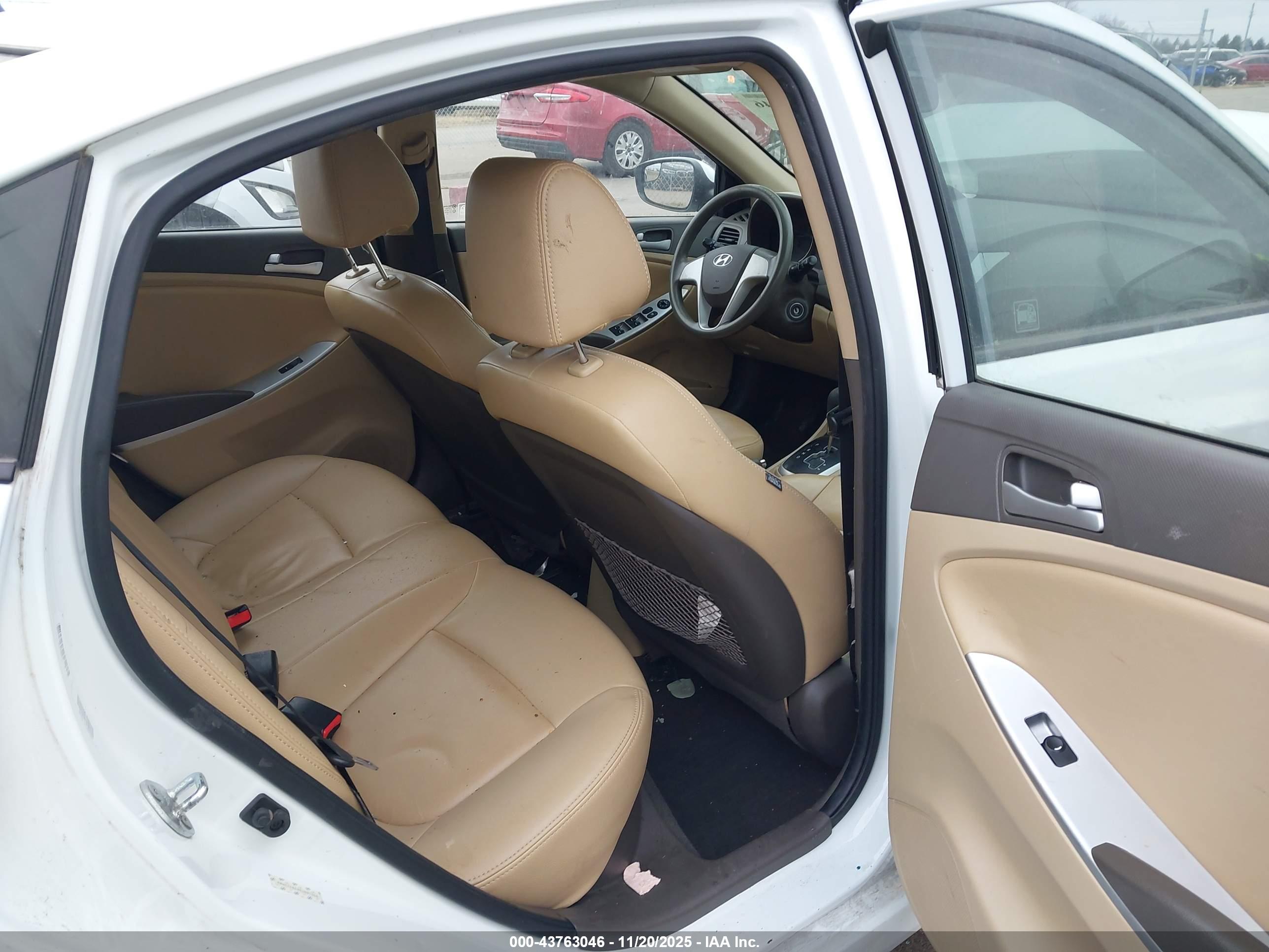HYUNDAI ACCENT image 8