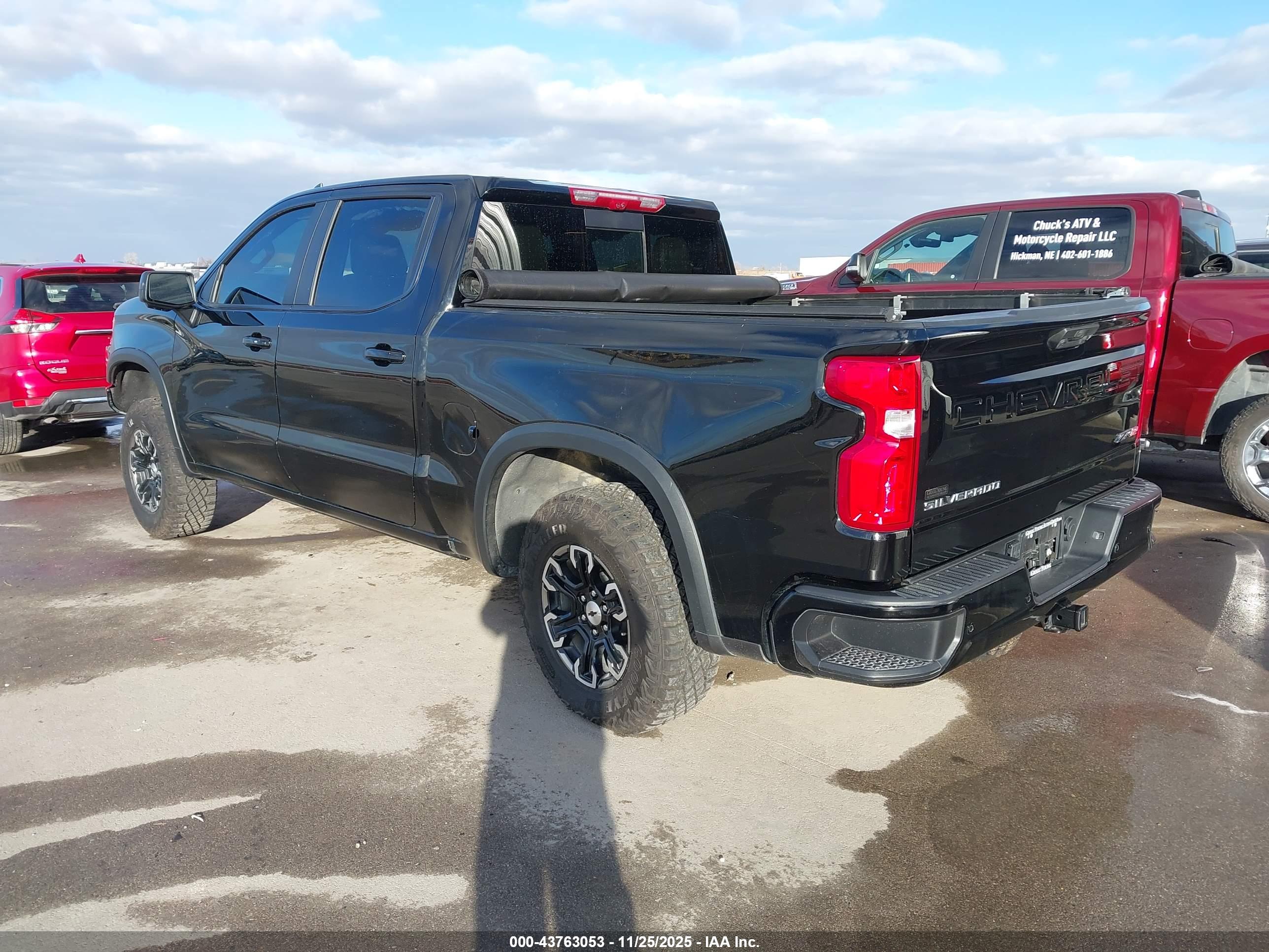 CHEVROLET SILVERADO image 3