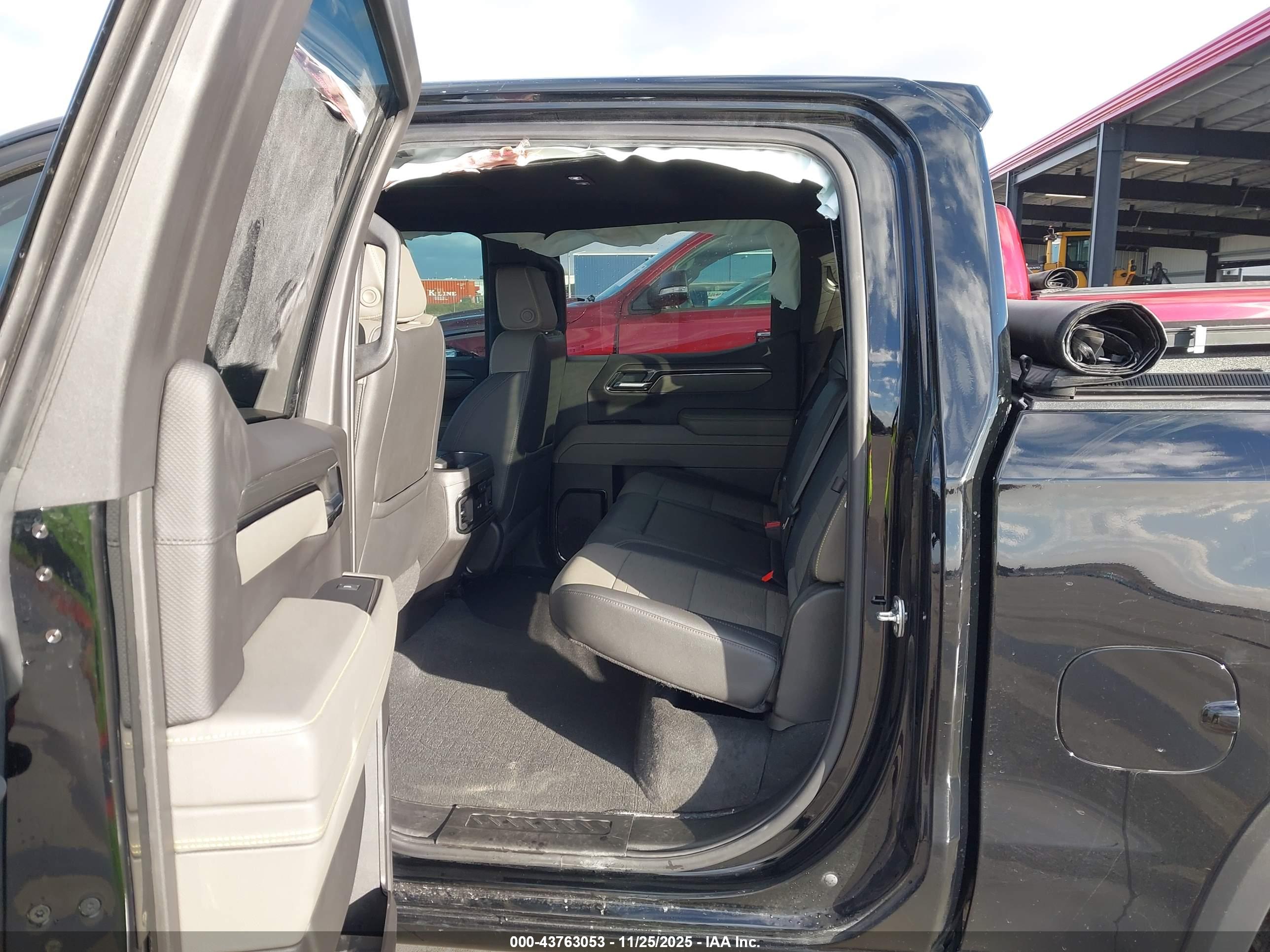 CHEVROLET SILVERADO image 8