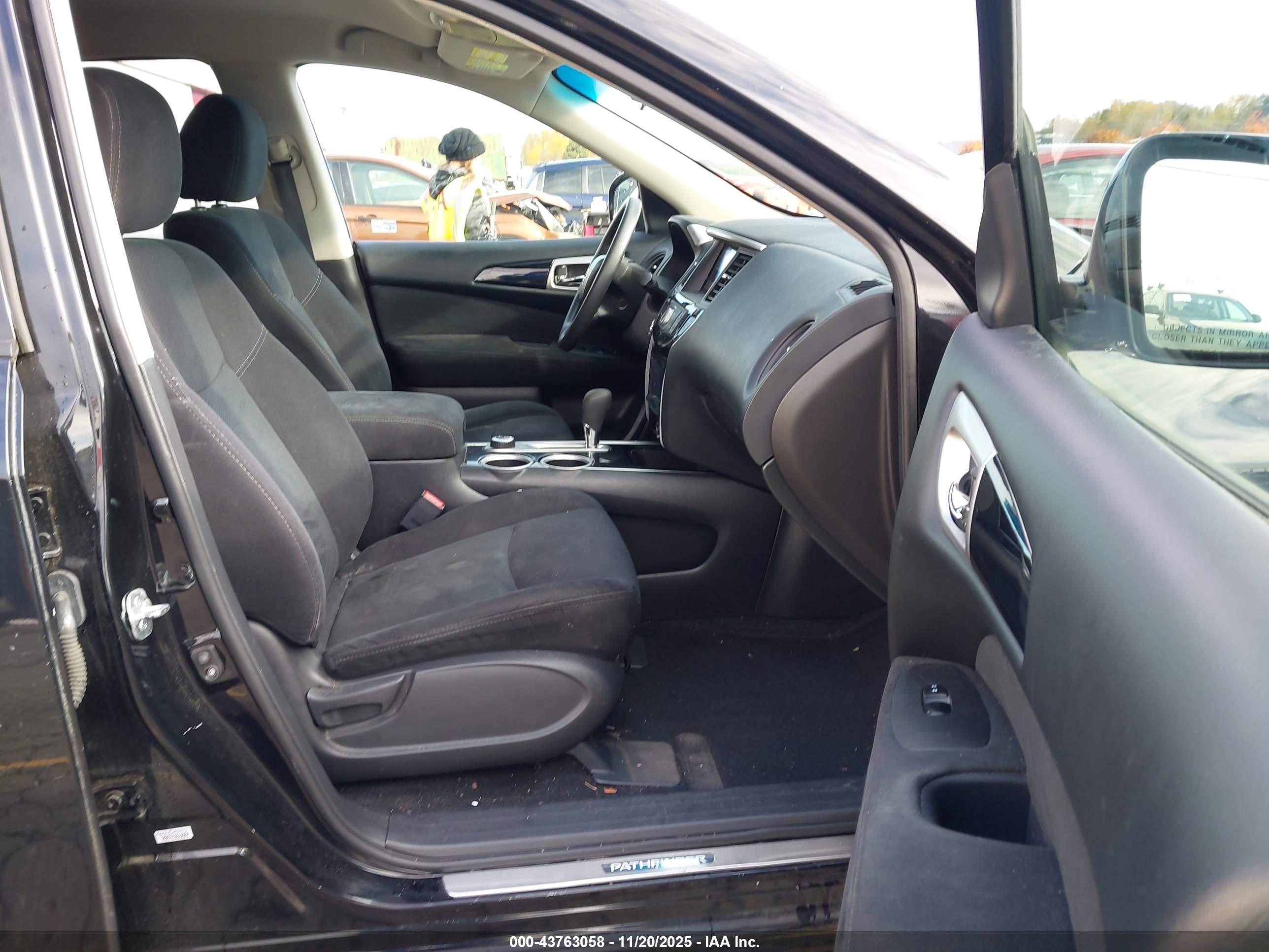 NISSAN PATHFINDER image 5