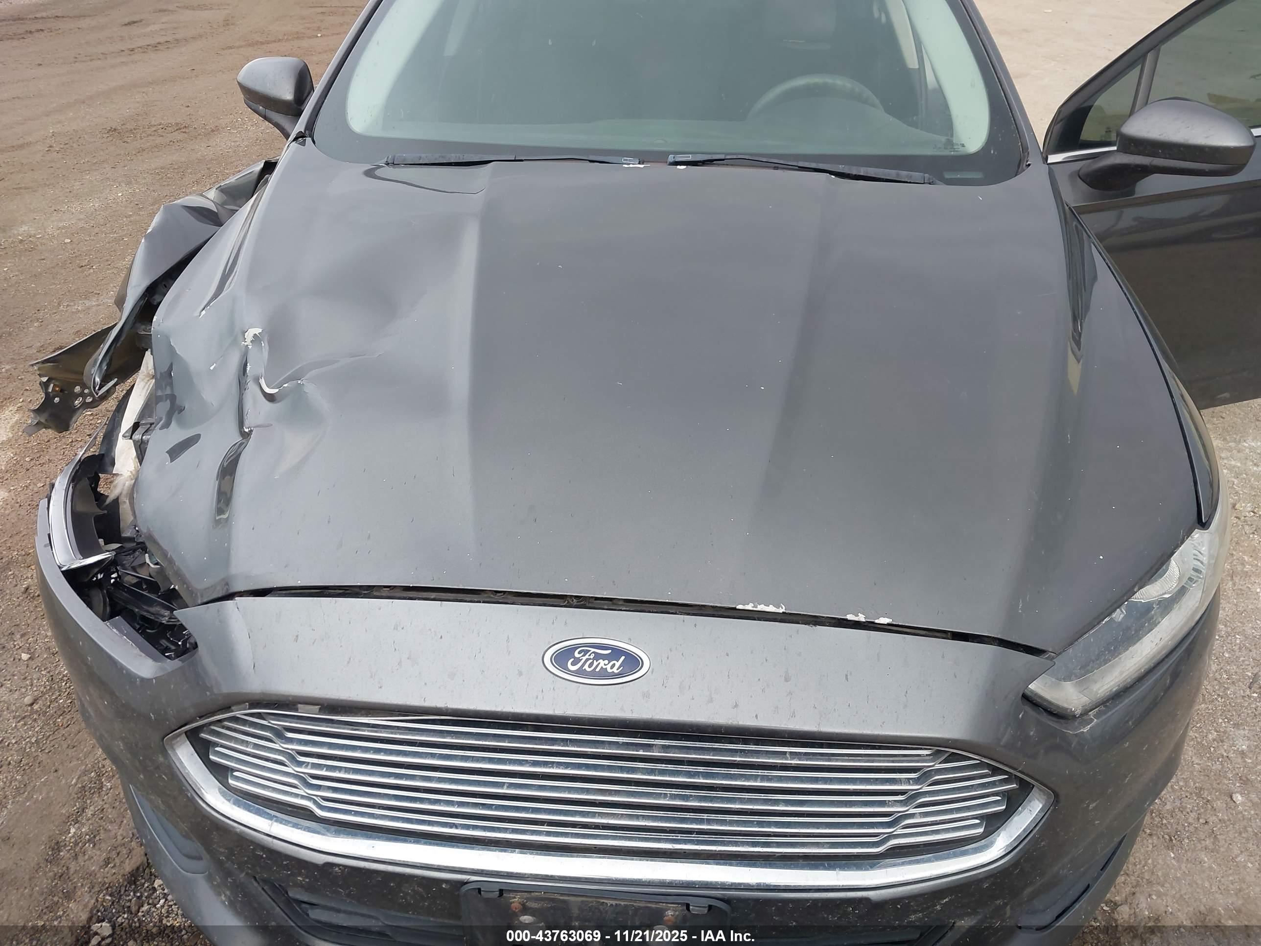 FORD FUSION image 10