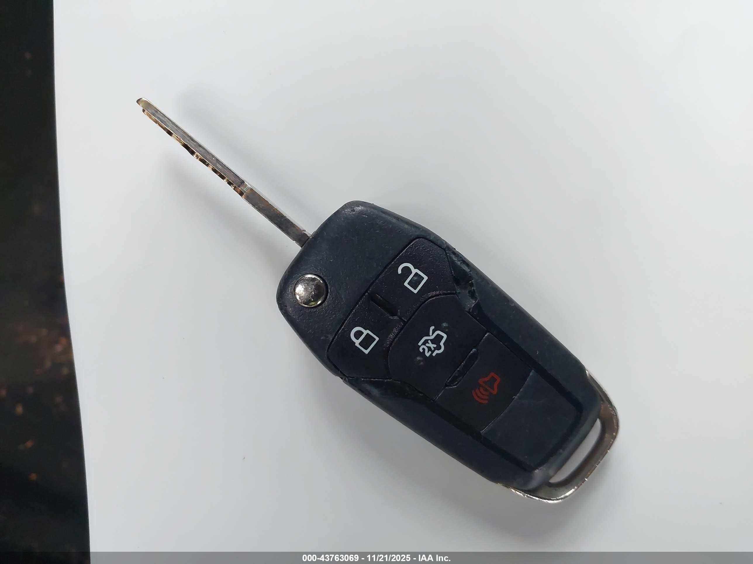 FORD FUSION image 11