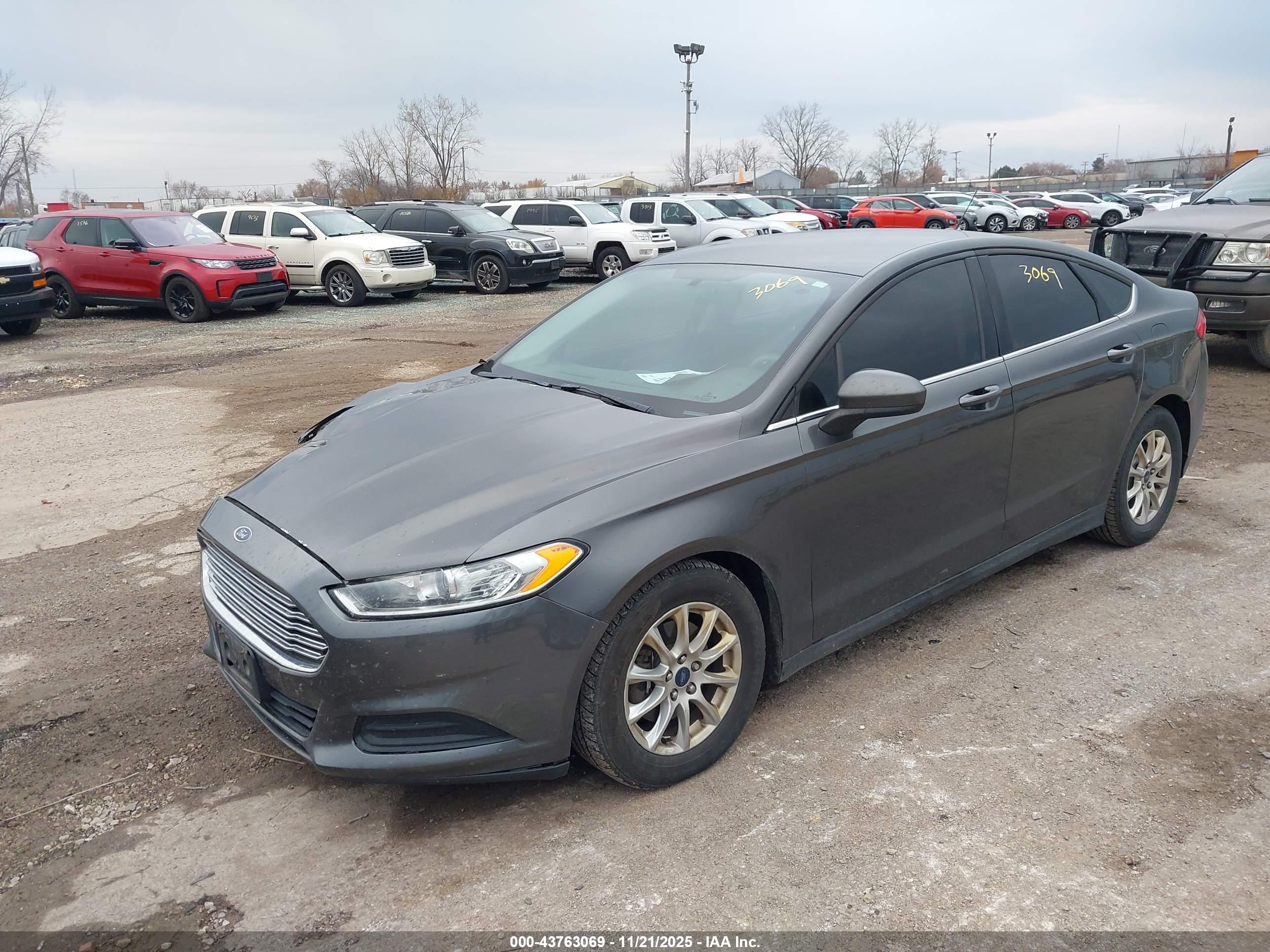 FORD FUSION image 2