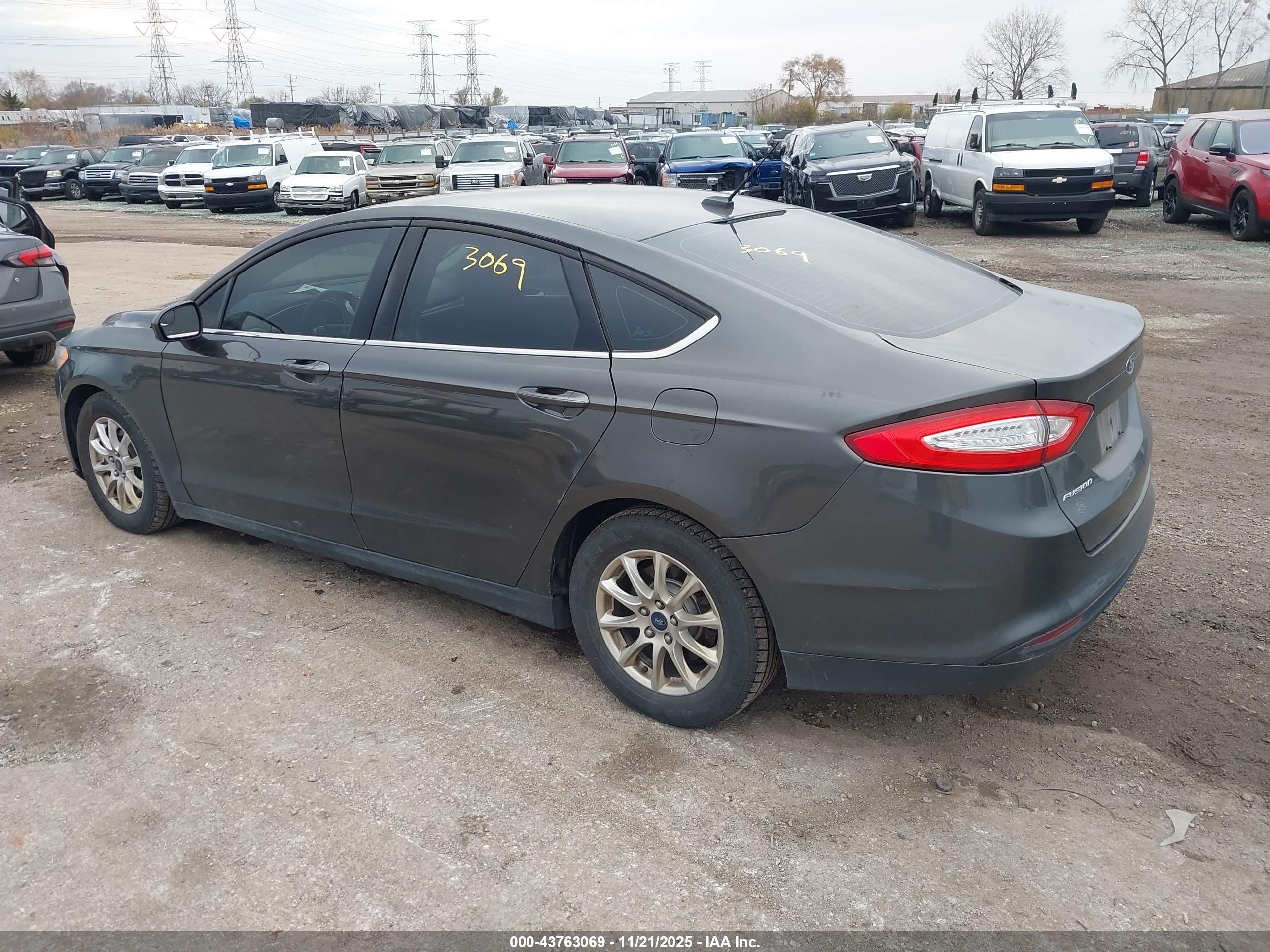FORD FUSION image 3