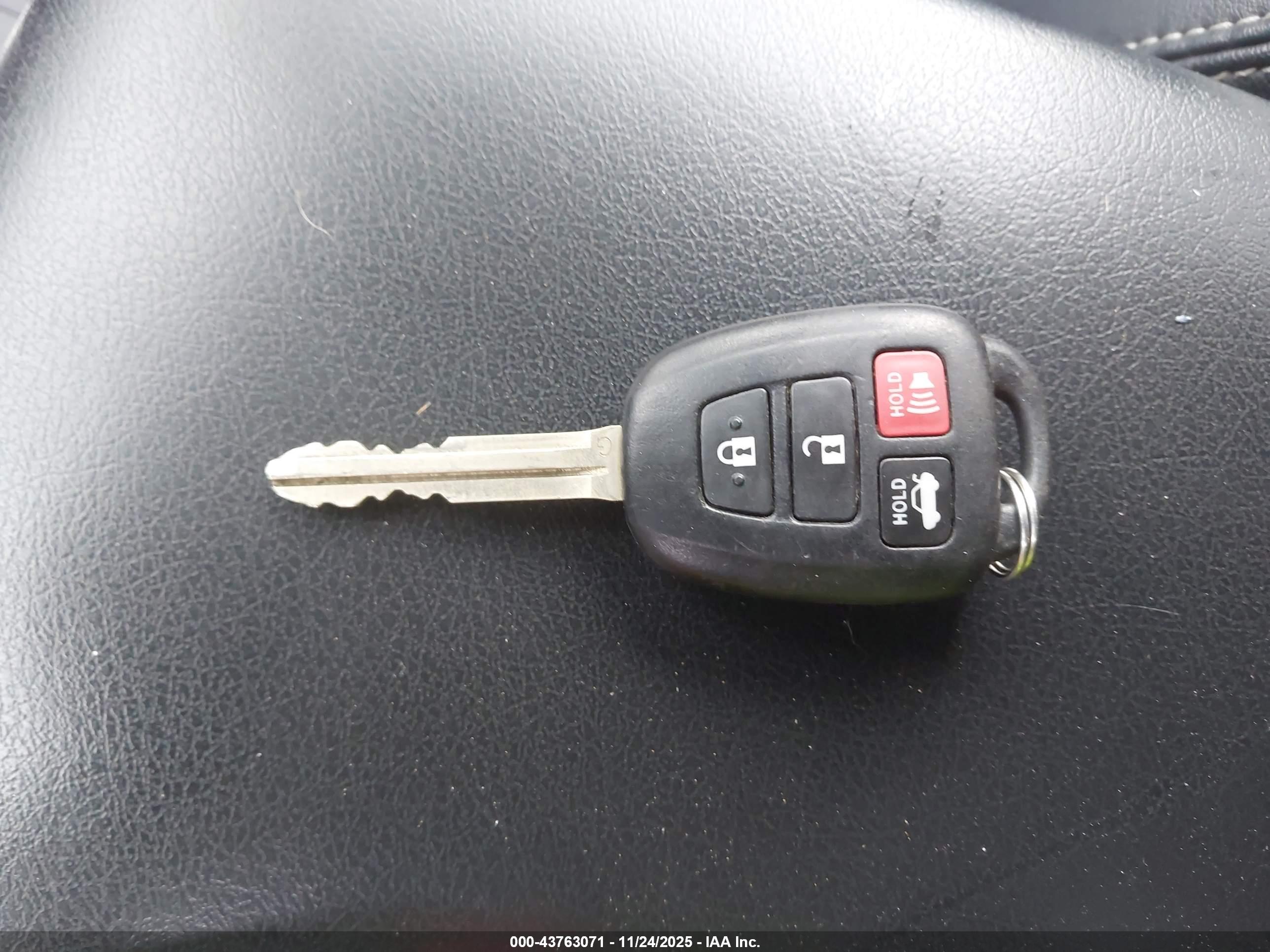 TOYOTA CAMRY image 11