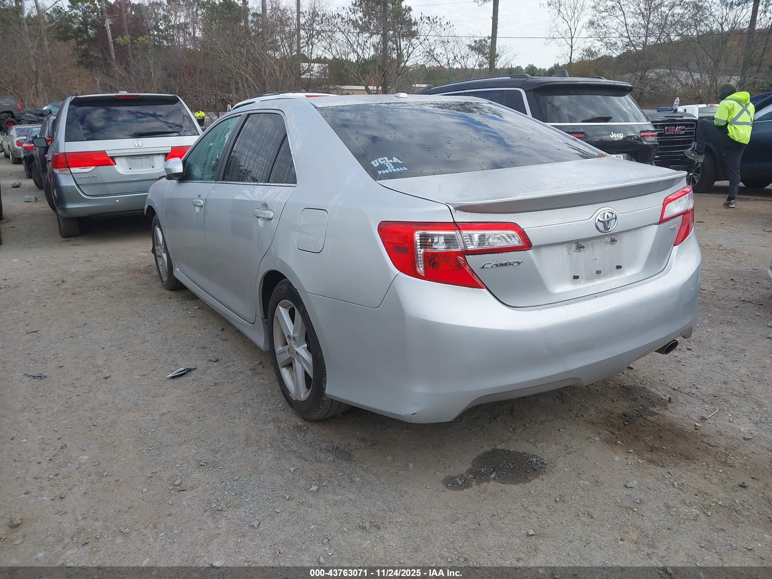 TOYOTA CAMRY image 3