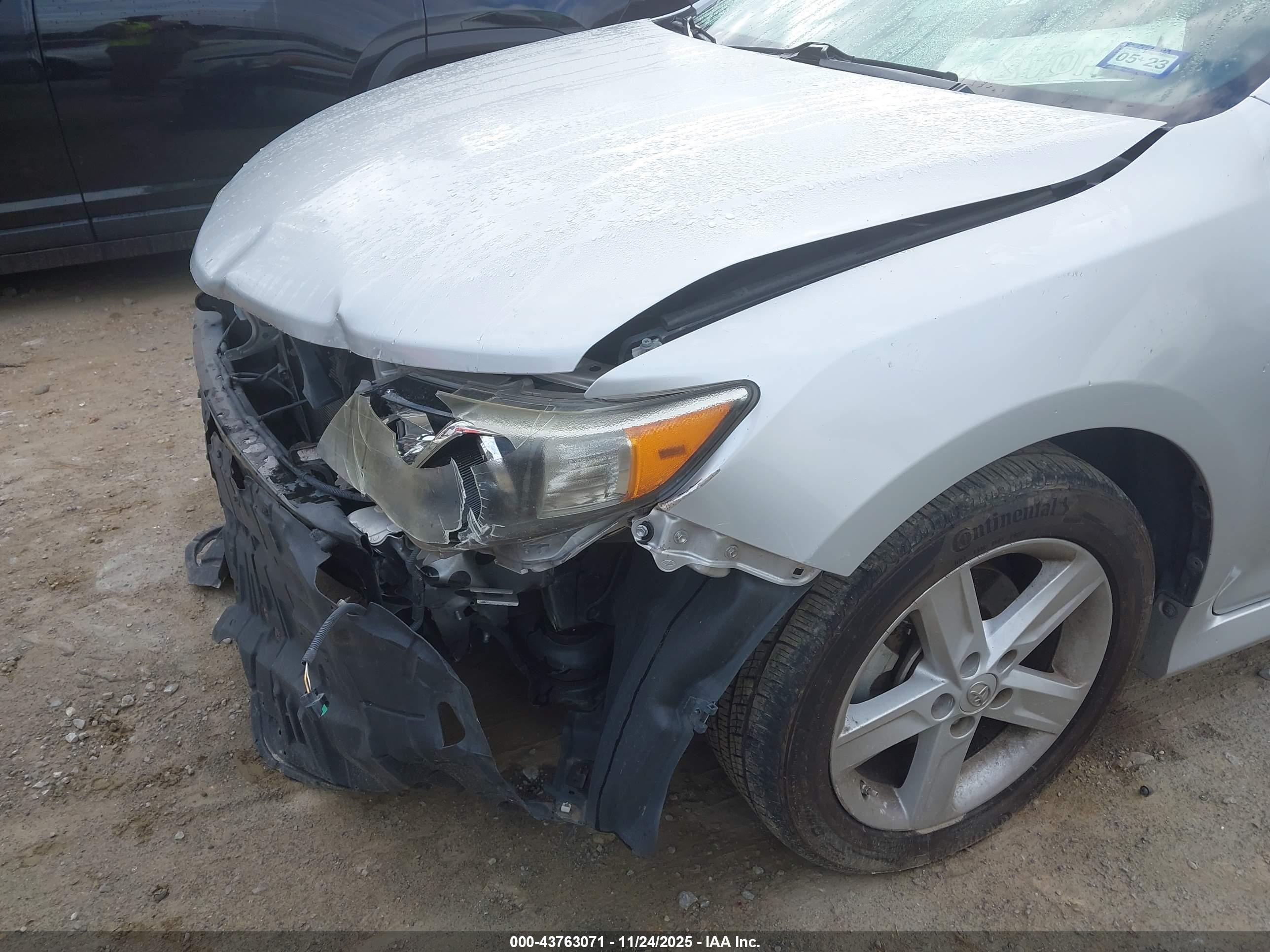 TOYOTA CAMRY image 6