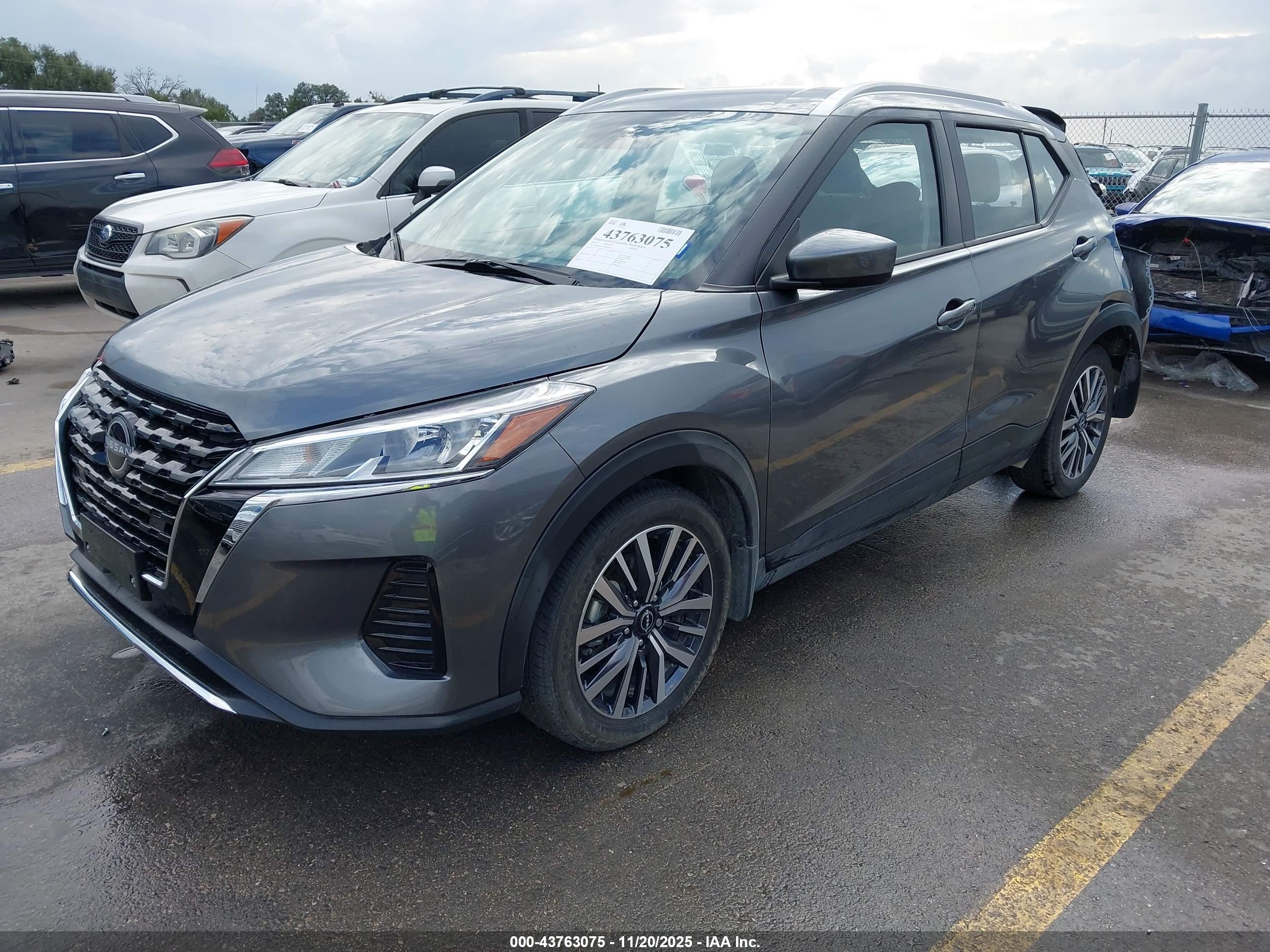 NISSAN KICKS image 2