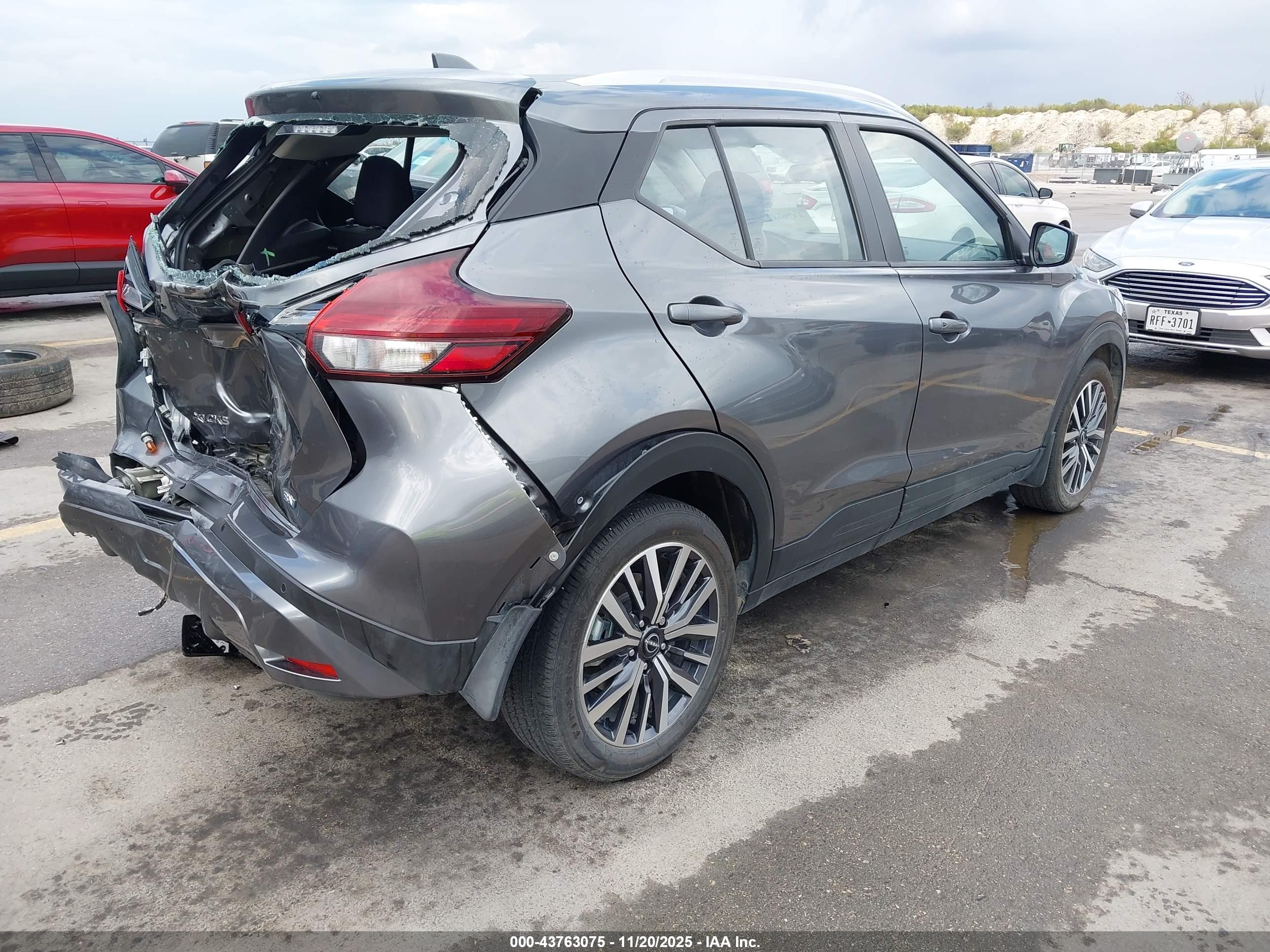 NISSAN KICKS image 4