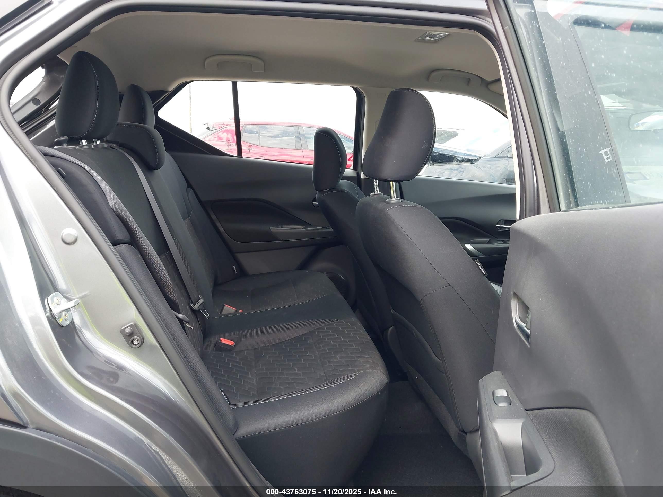 NISSAN KICKS image 8