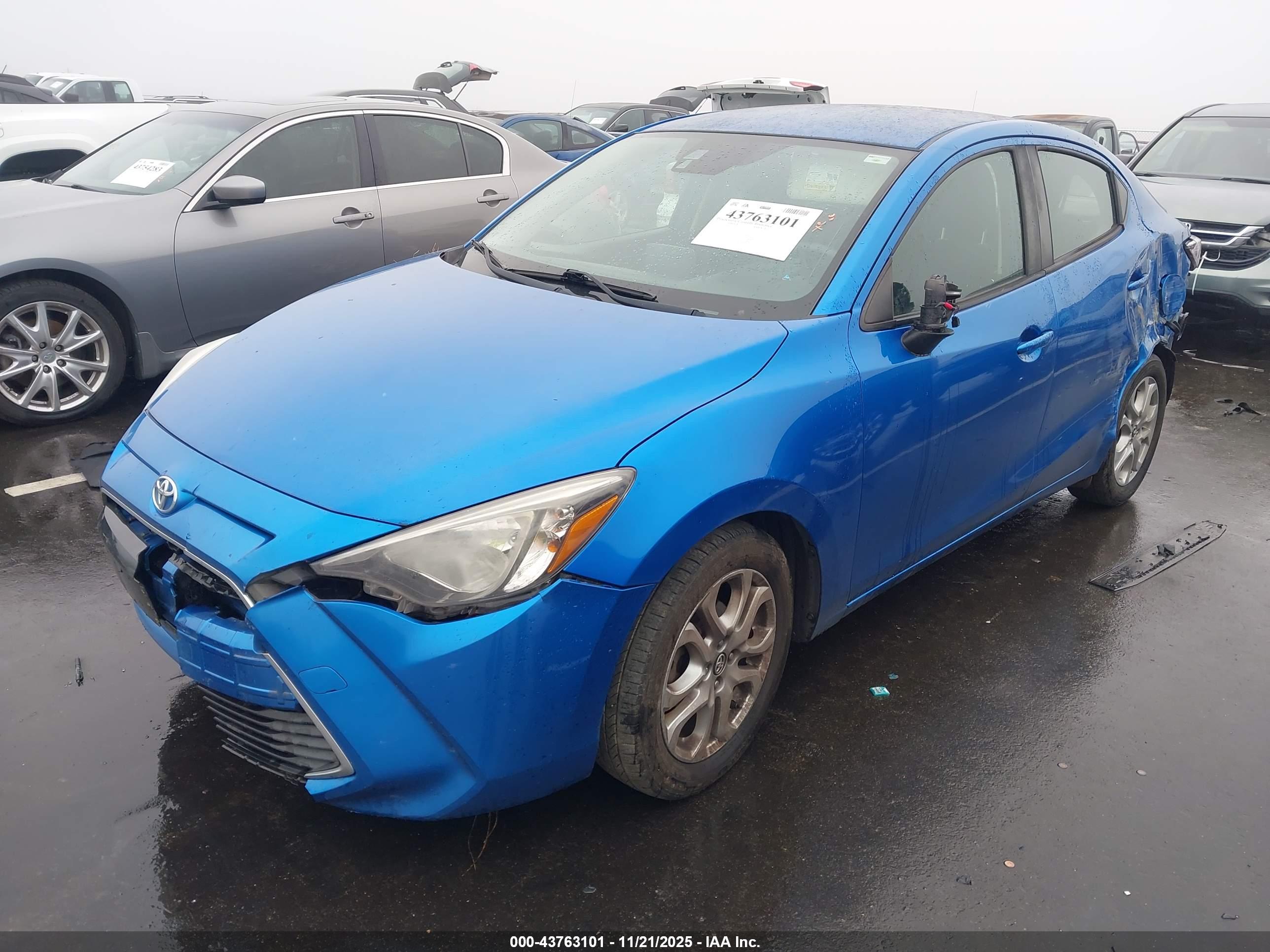 TOYOTA YARIS image 2