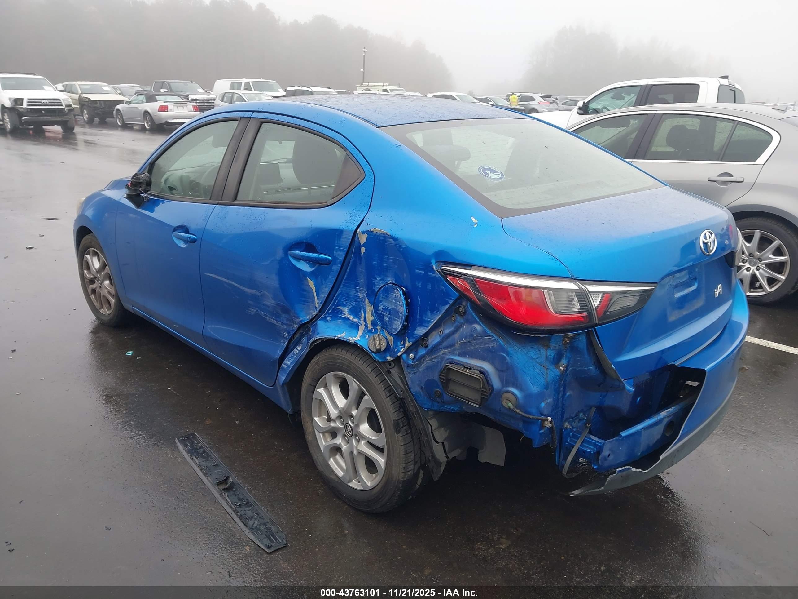 TOYOTA YARIS image 3