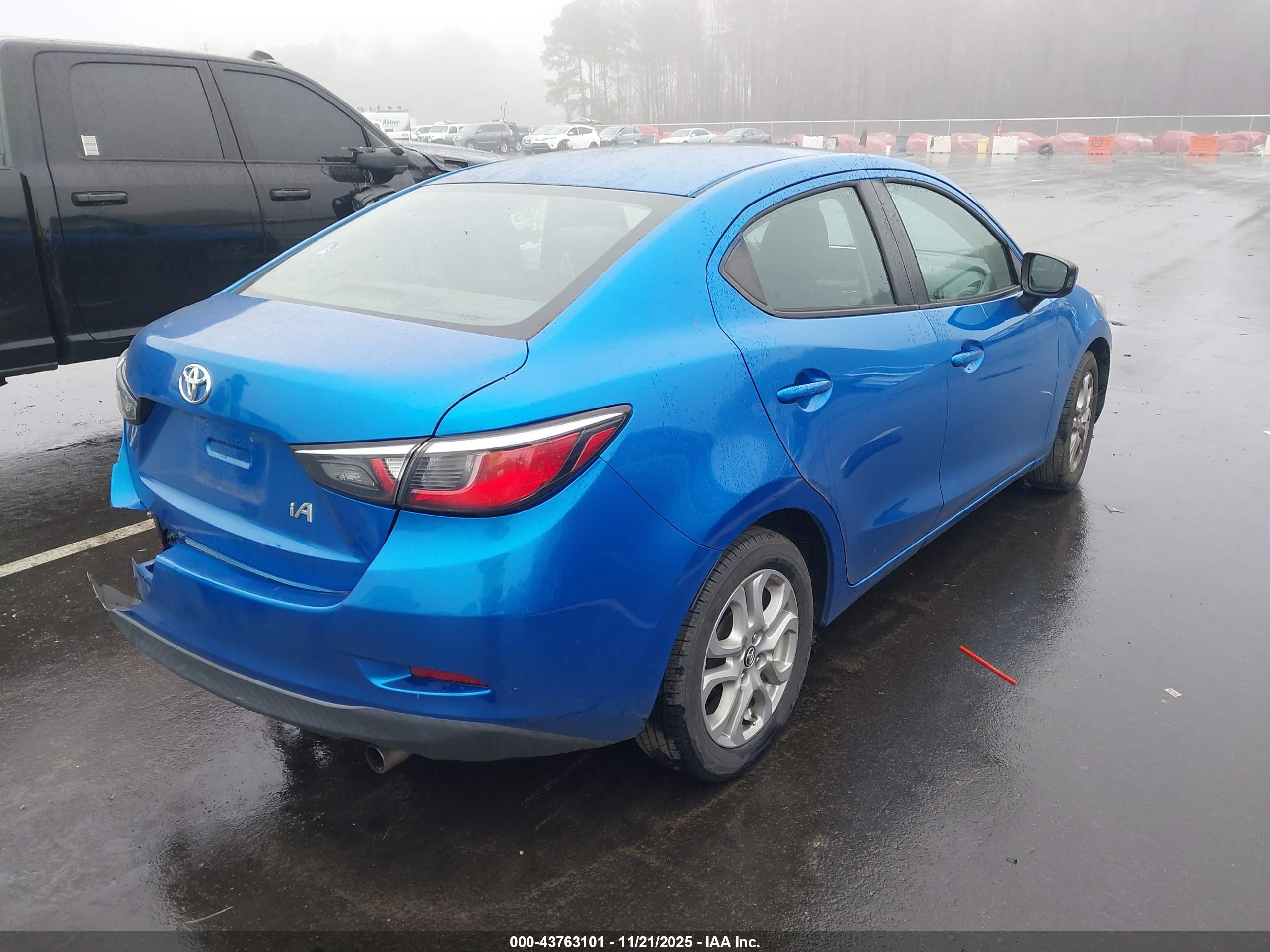TOYOTA YARIS image 4