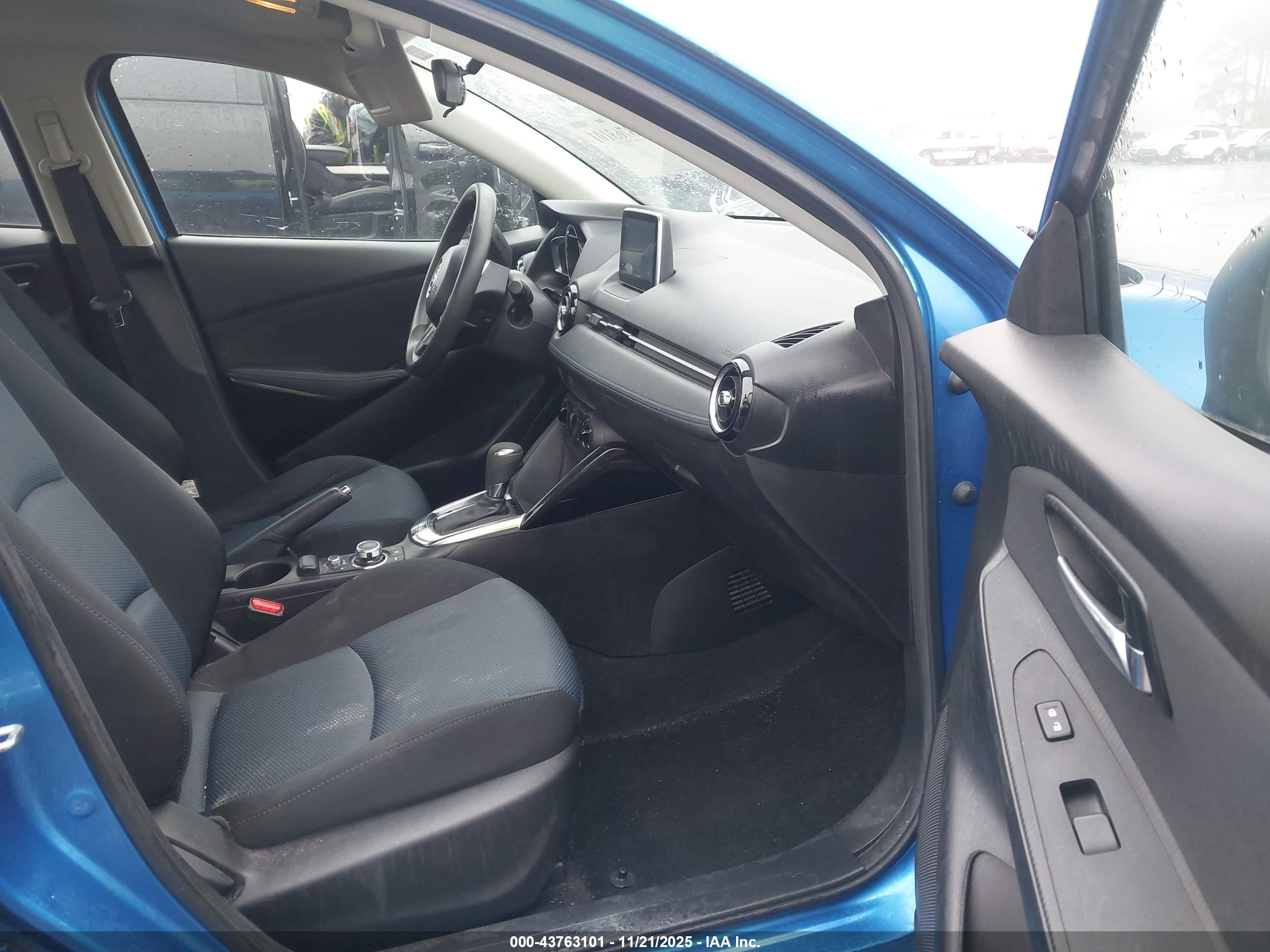 TOYOTA YARIS image 5
