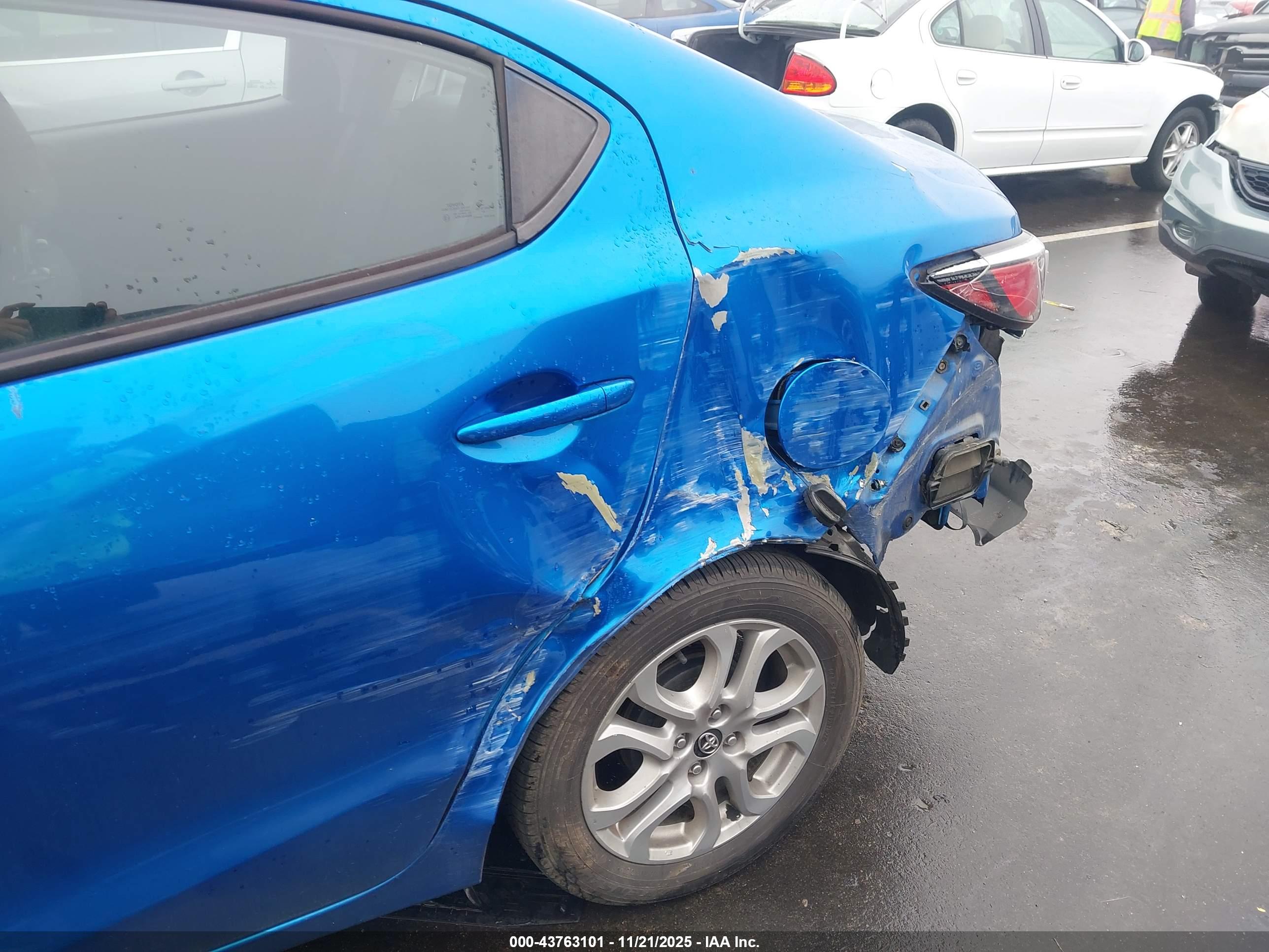 TOYOTA YARIS image 6