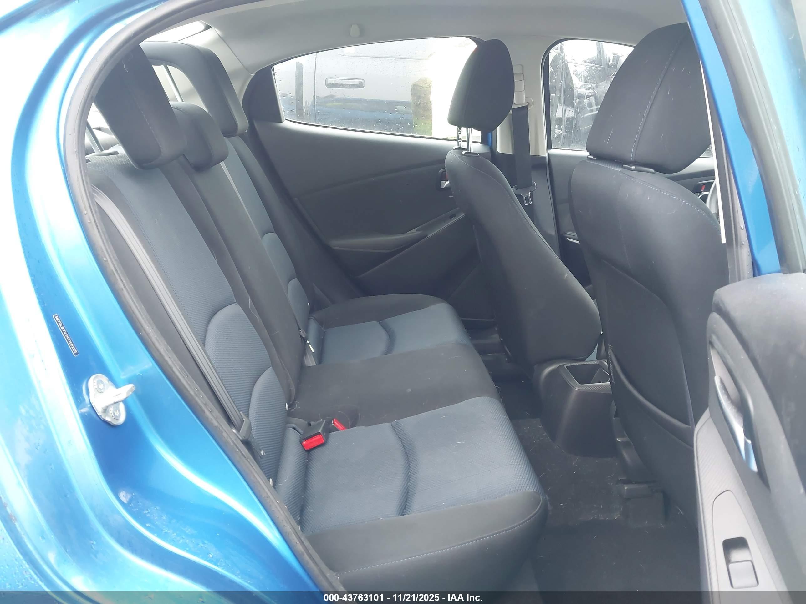 TOYOTA YARIS image 8