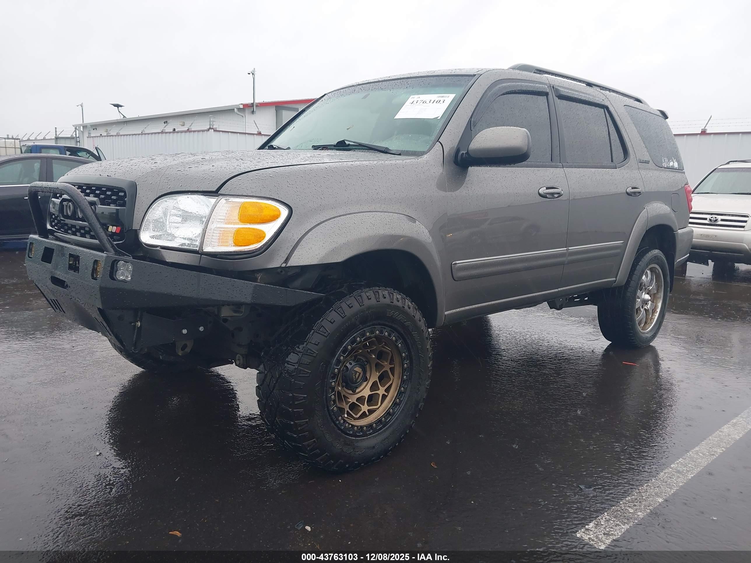 TOYOTA SEQUOIA image 2