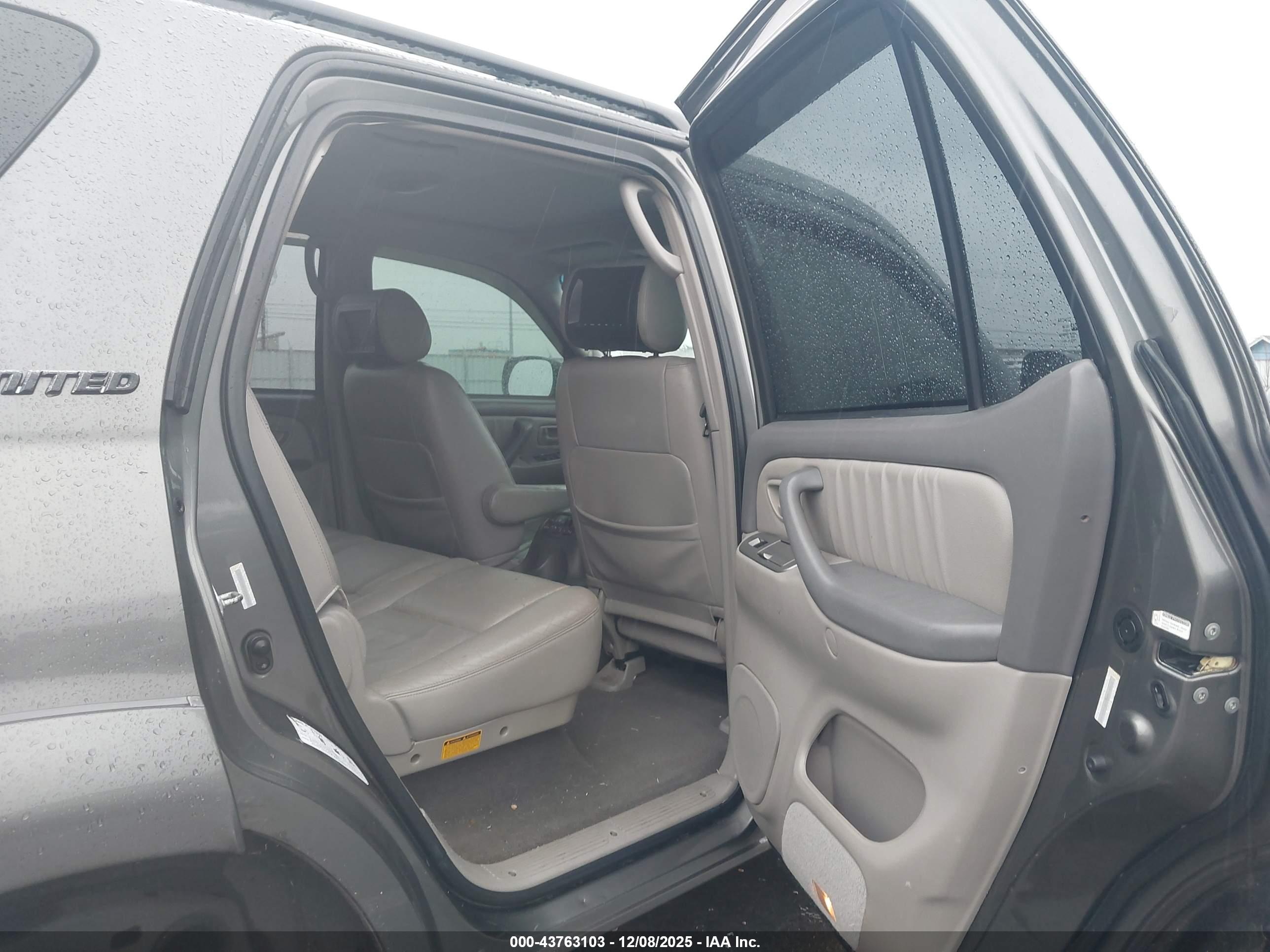 TOYOTA SEQUOIA image 8