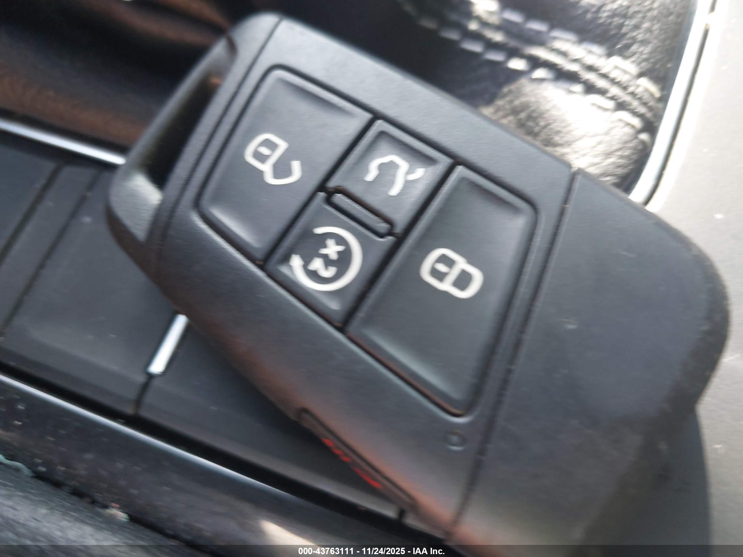 VOLKSWAGEN TIGUAN image 11