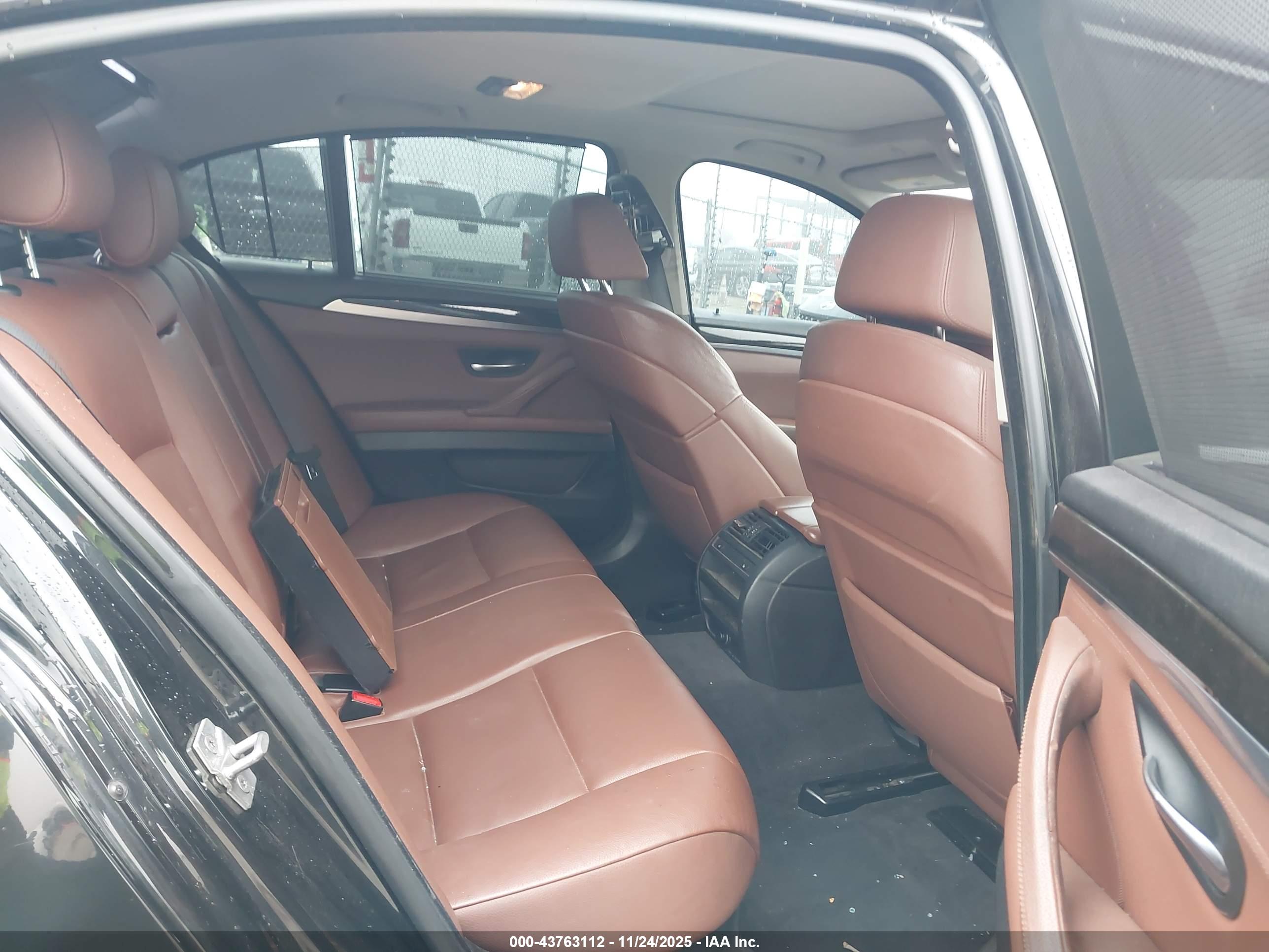 BMW 535I image 8