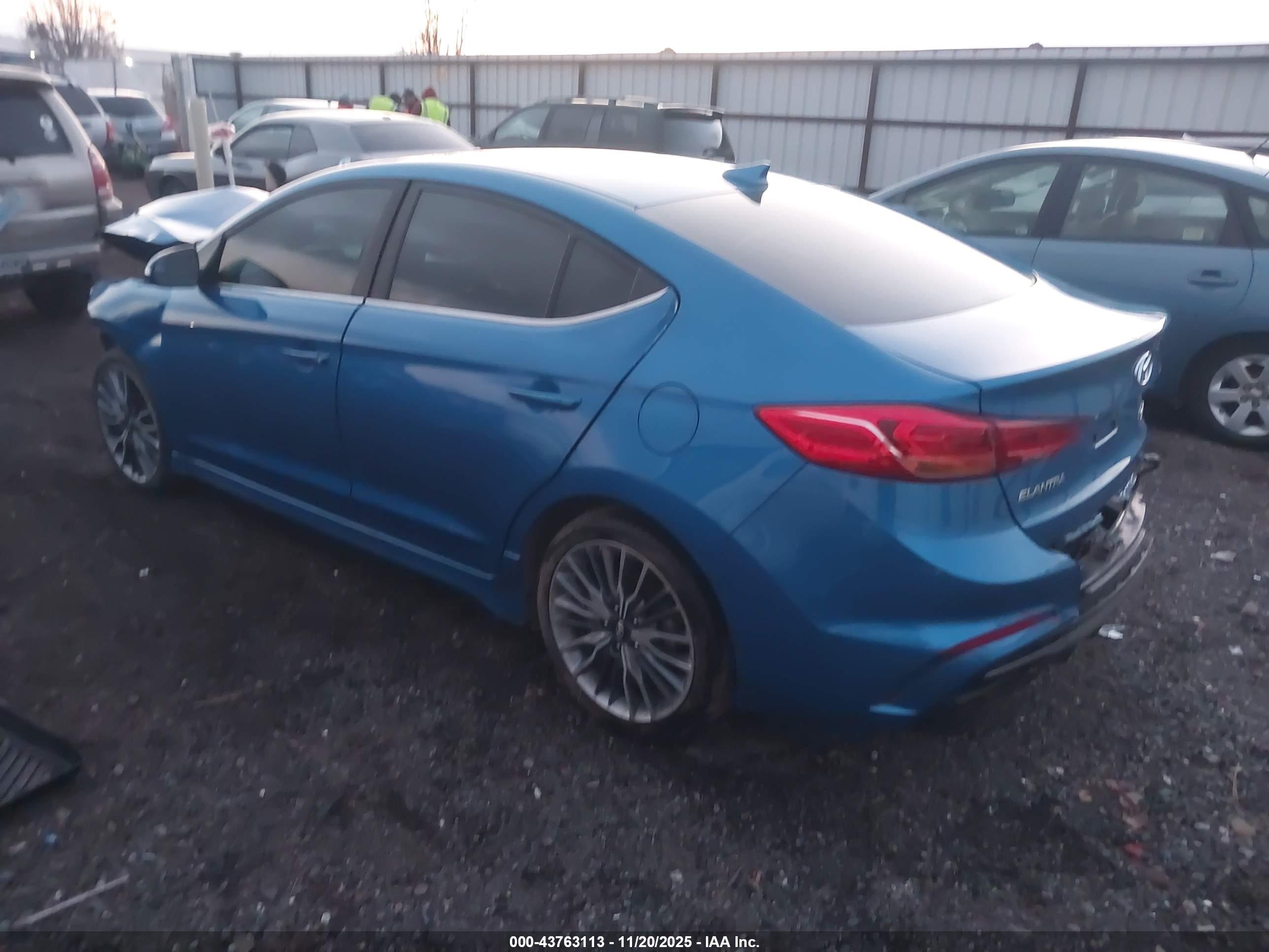 HYUNDAI ELANTRA image 3