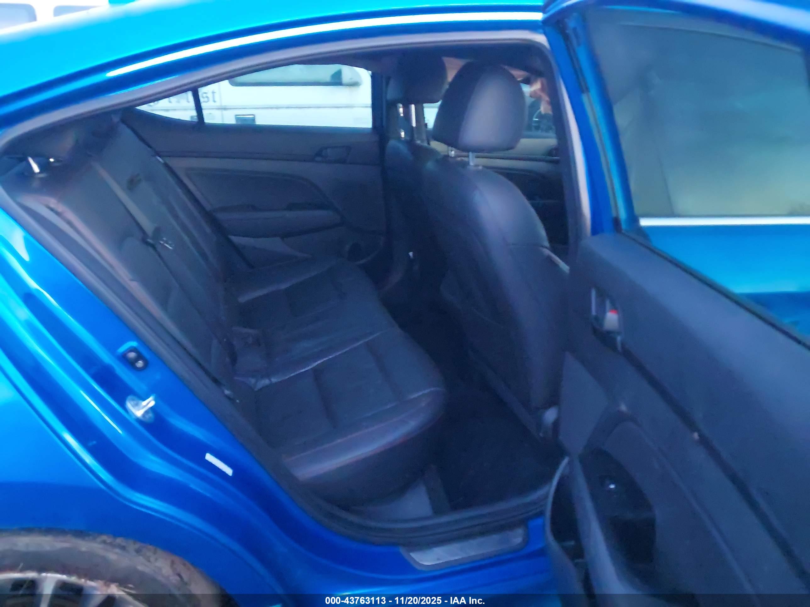 HYUNDAI ELANTRA image 8